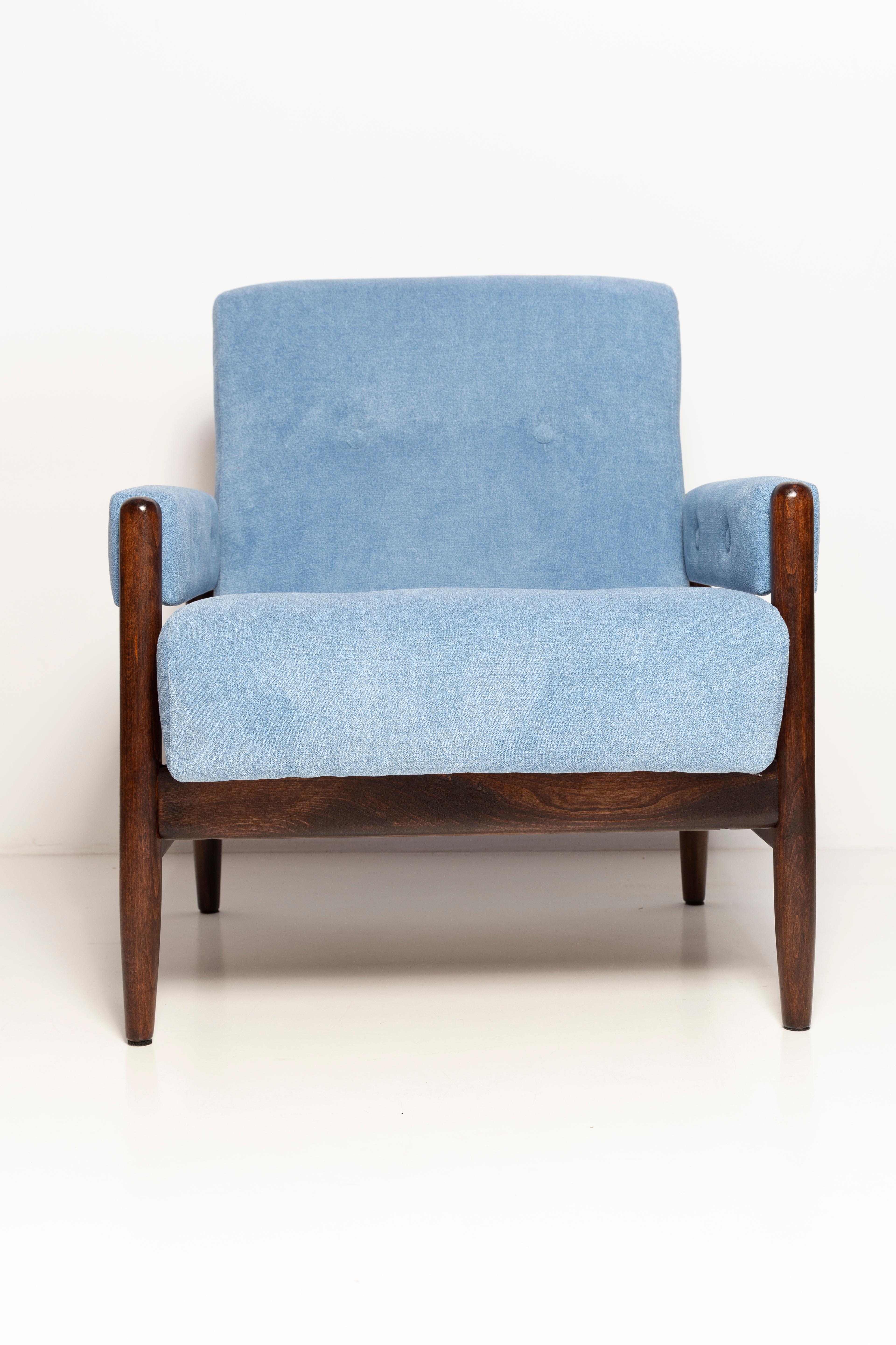 Set of Two Mid Century Blue Velvet Vintage Armchairs, Walnut Wood, Europe, 1960s In Excellent Condition For Sale In 05-080 Hornowek, PL