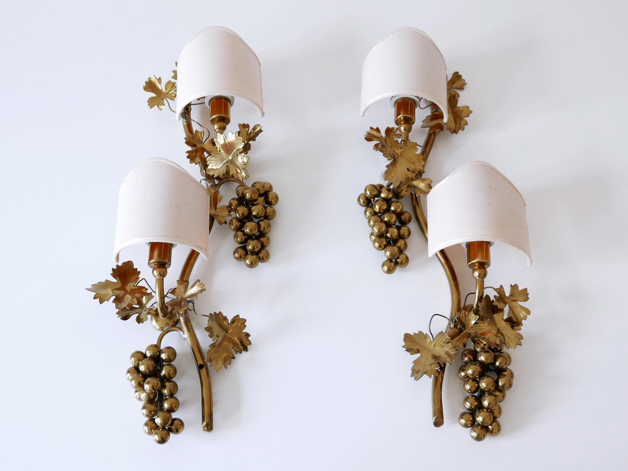 Set of Two Mid-Century Brass Grape Vine Leaves Sconces or Wall Lamps 1970s For Sale 6