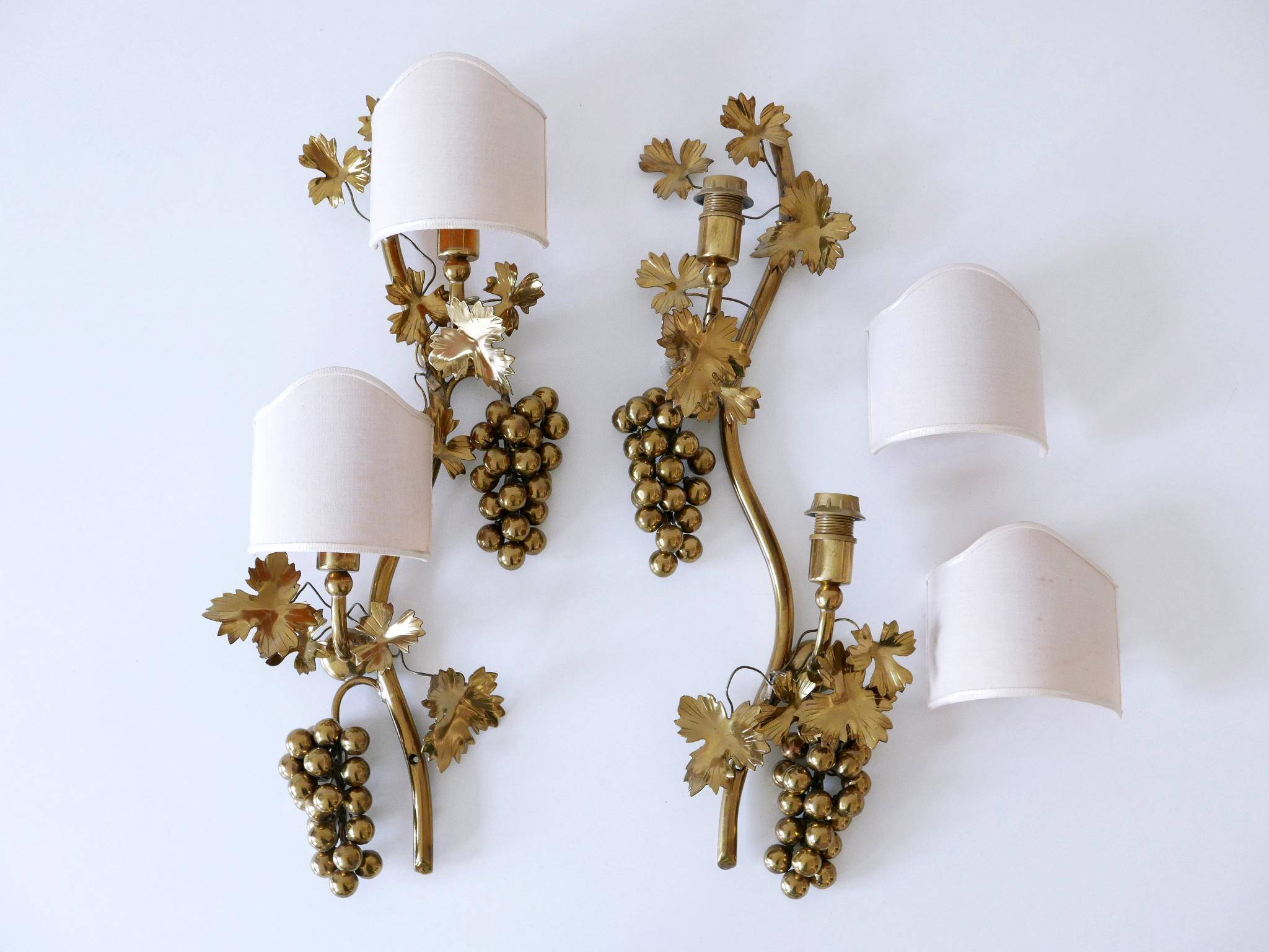 Set of Two Mid-Century Brass Grape Vine Leaves Sconces or Wall Lamps 1970s For Sale 10
