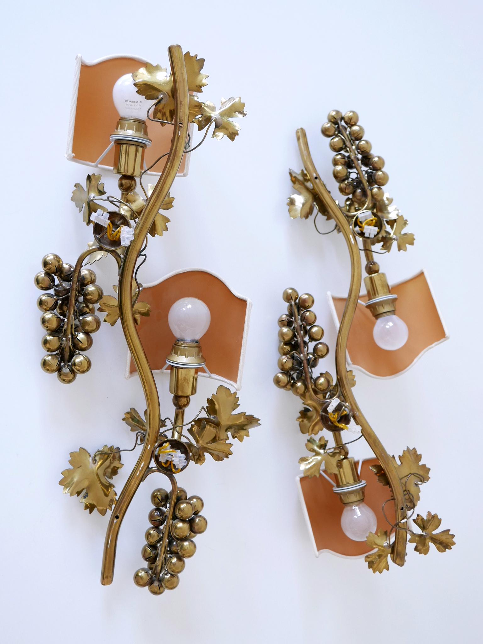 Set of Two Mid-Century Brass Grape Vine Leaves Sconces or Wall Lamps 1970s For Sale 12