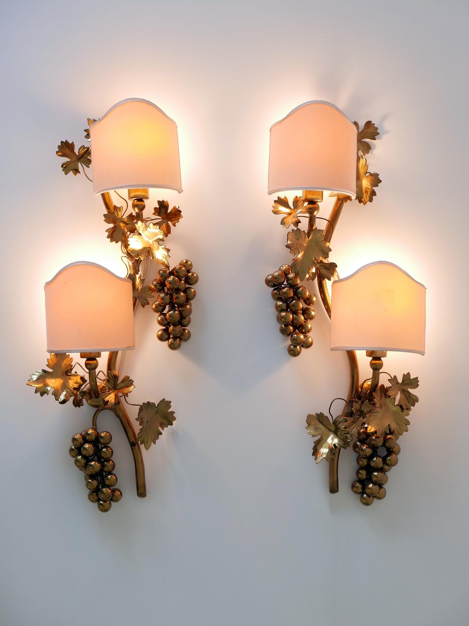 German Set of Two Mid-Century Brass Grape Vine Leaves Sconces or Wall Lamps 1970s For Sale