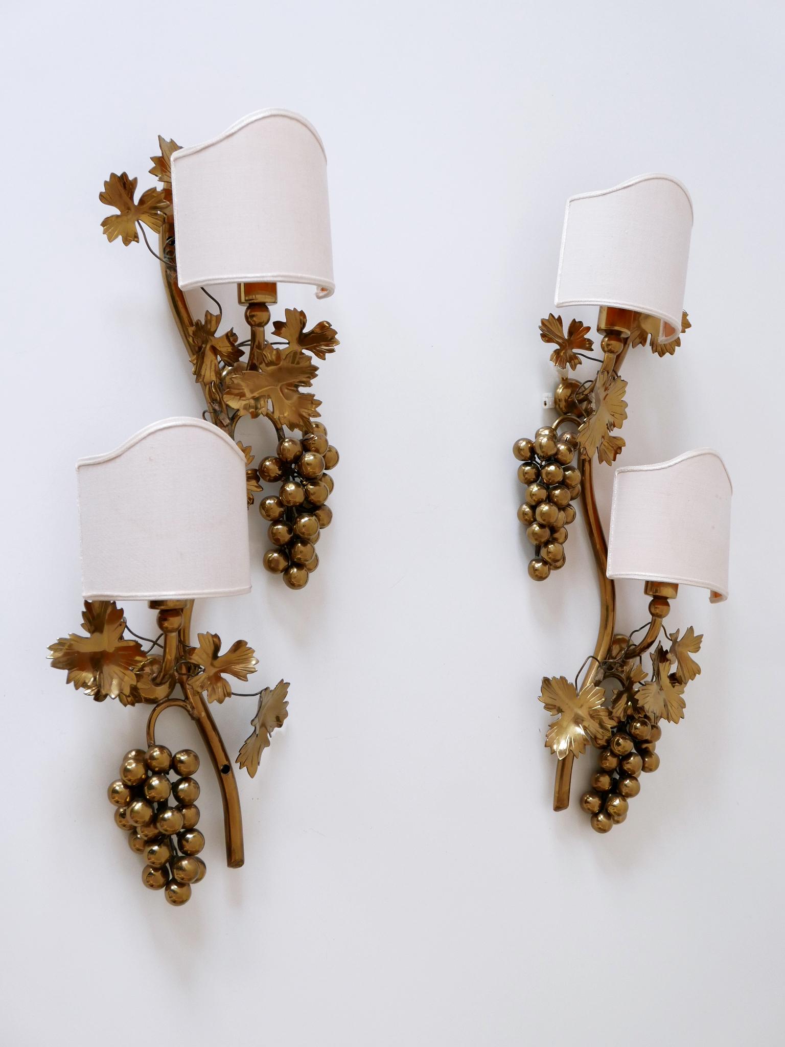 Late 20th Century Set of Two Mid-Century Brass Grape Vine Leaves Sconces or Wall Lamps 1970s For Sale