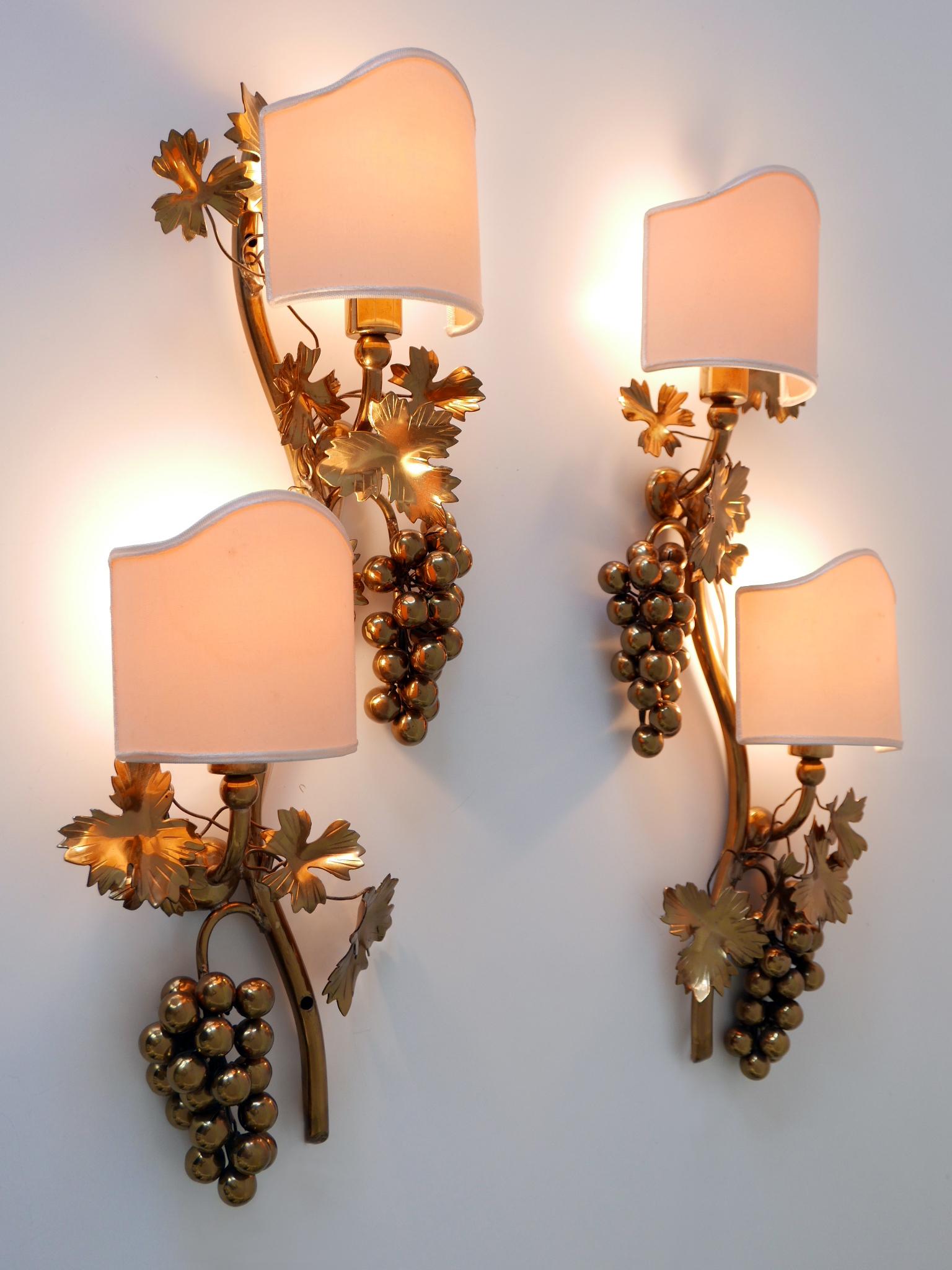 Set of Two Mid-Century Brass Grape Vine Leaves Sconces or Wall Lamps 1970s For Sale 1