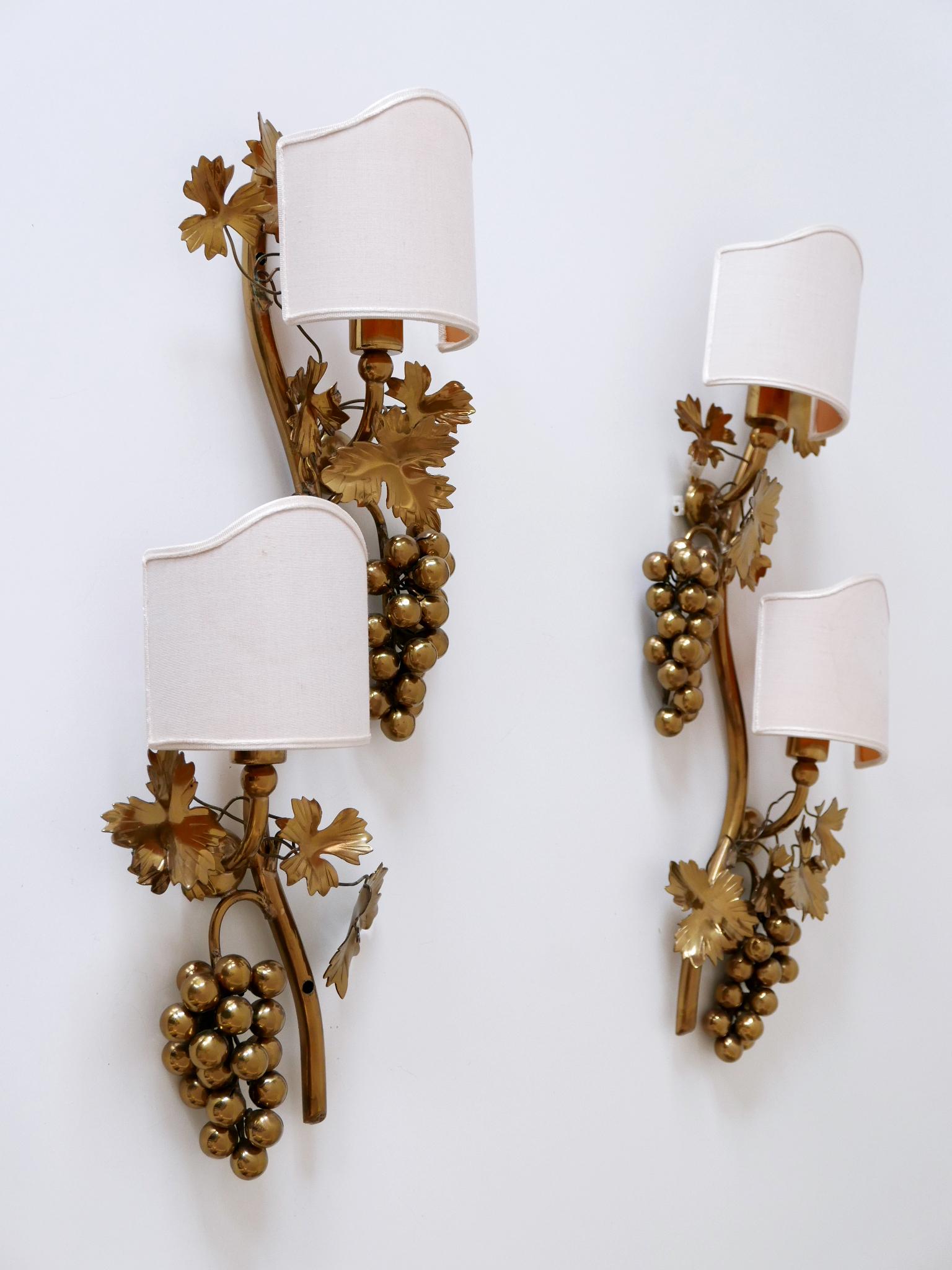 Set of Two Mid-Century Brass Grape Vine Leaves Sconces or Wall Lamps 1970s For Sale 2