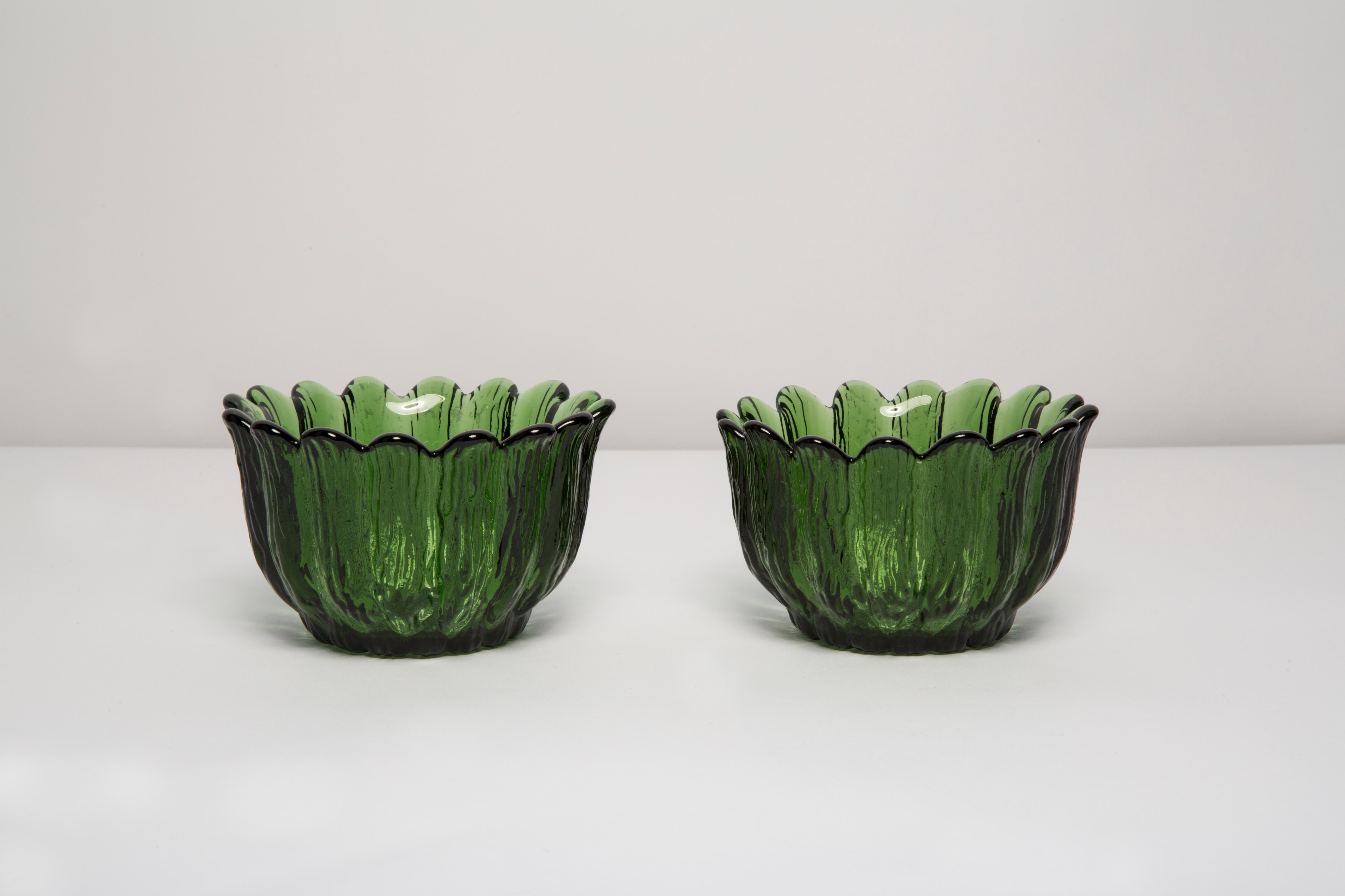 20th Century Set of Two Mid Century Crystal Green Glass Bowls, Italy, 1970s