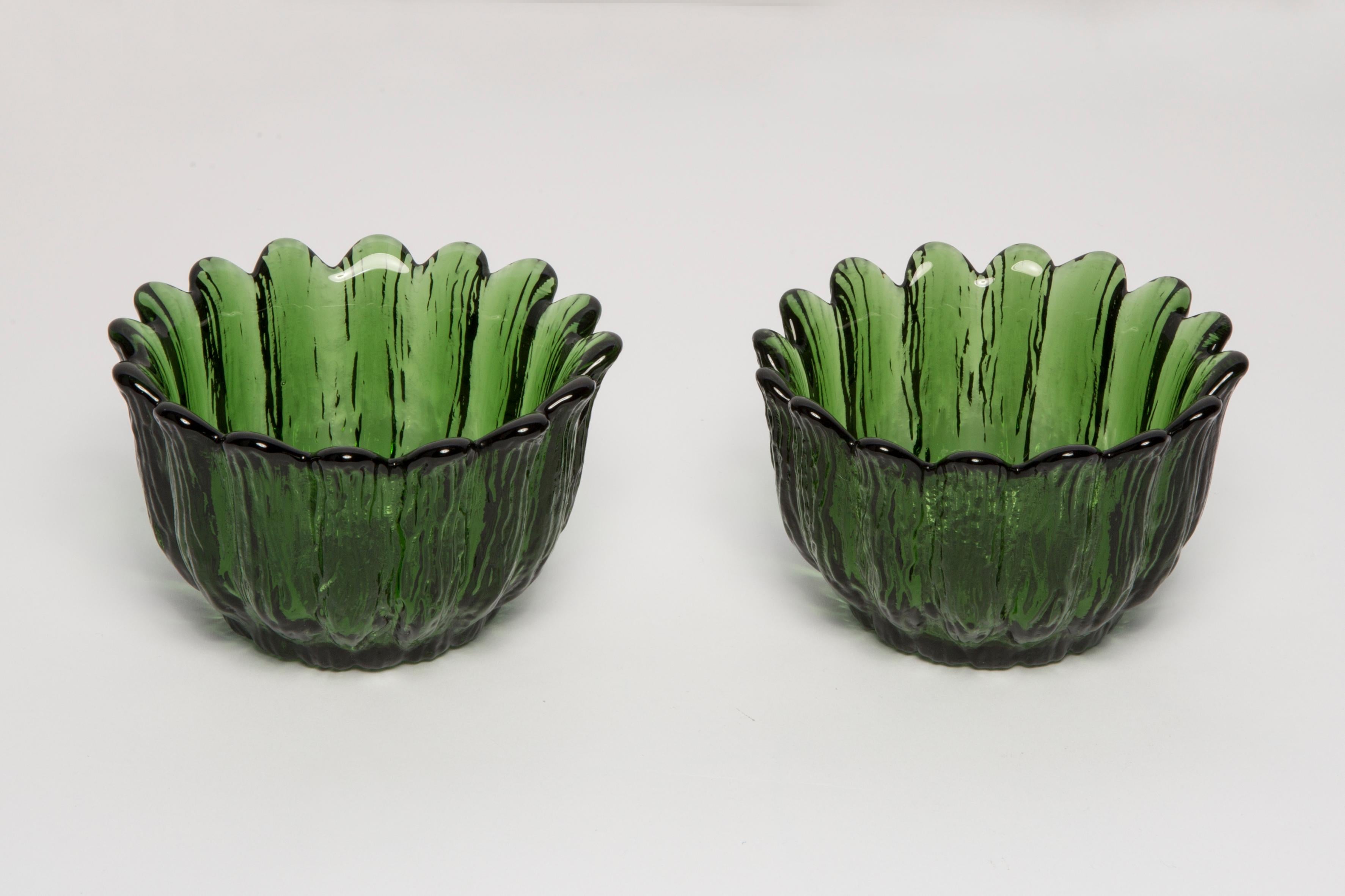 Set of Two Mid Century Crystal Green Glass Bowls, Italy, 1970s 1