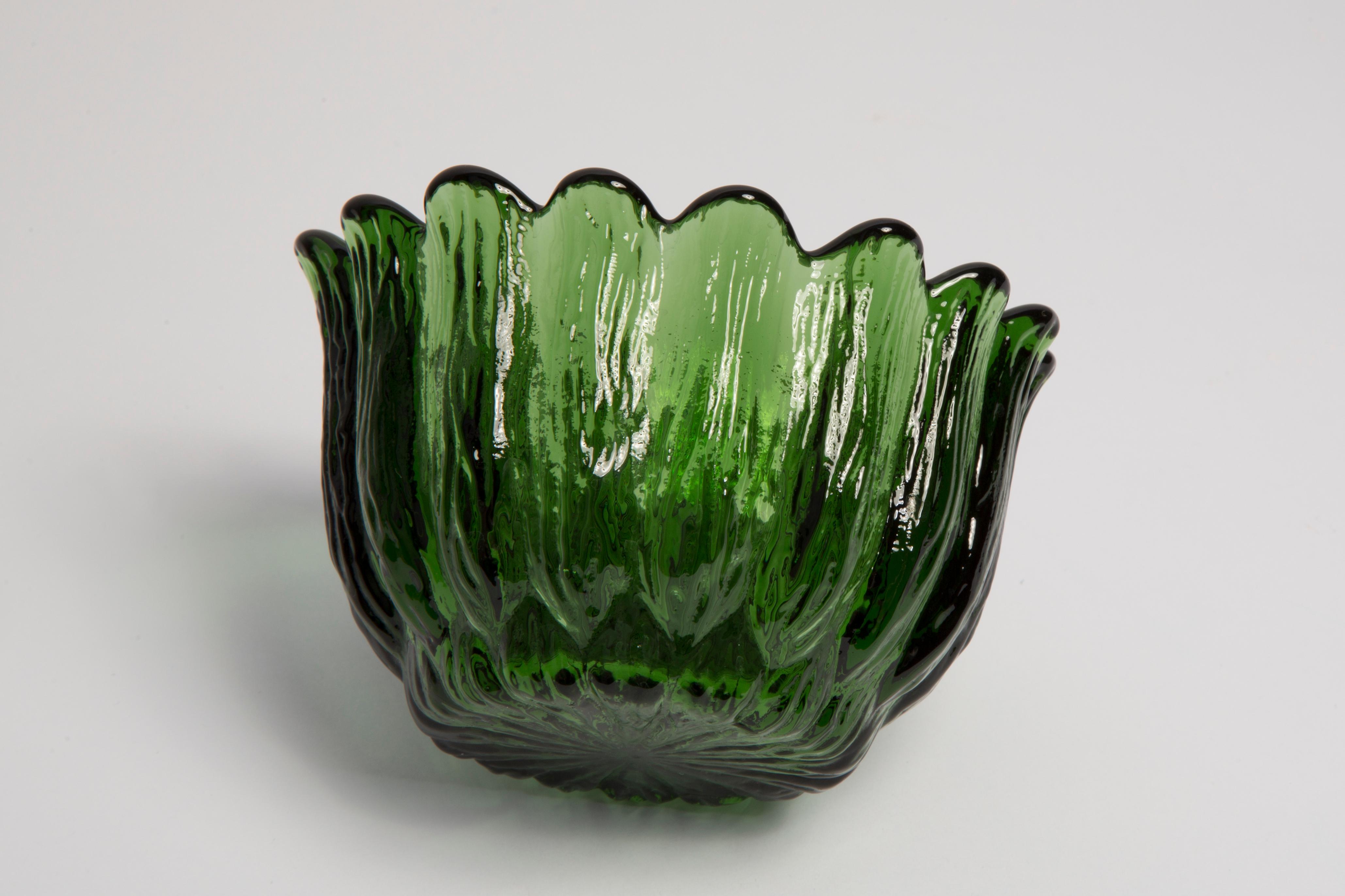 Set of Two Mid Century Crystal Green Glass Bowls, Italy, 1970s 2