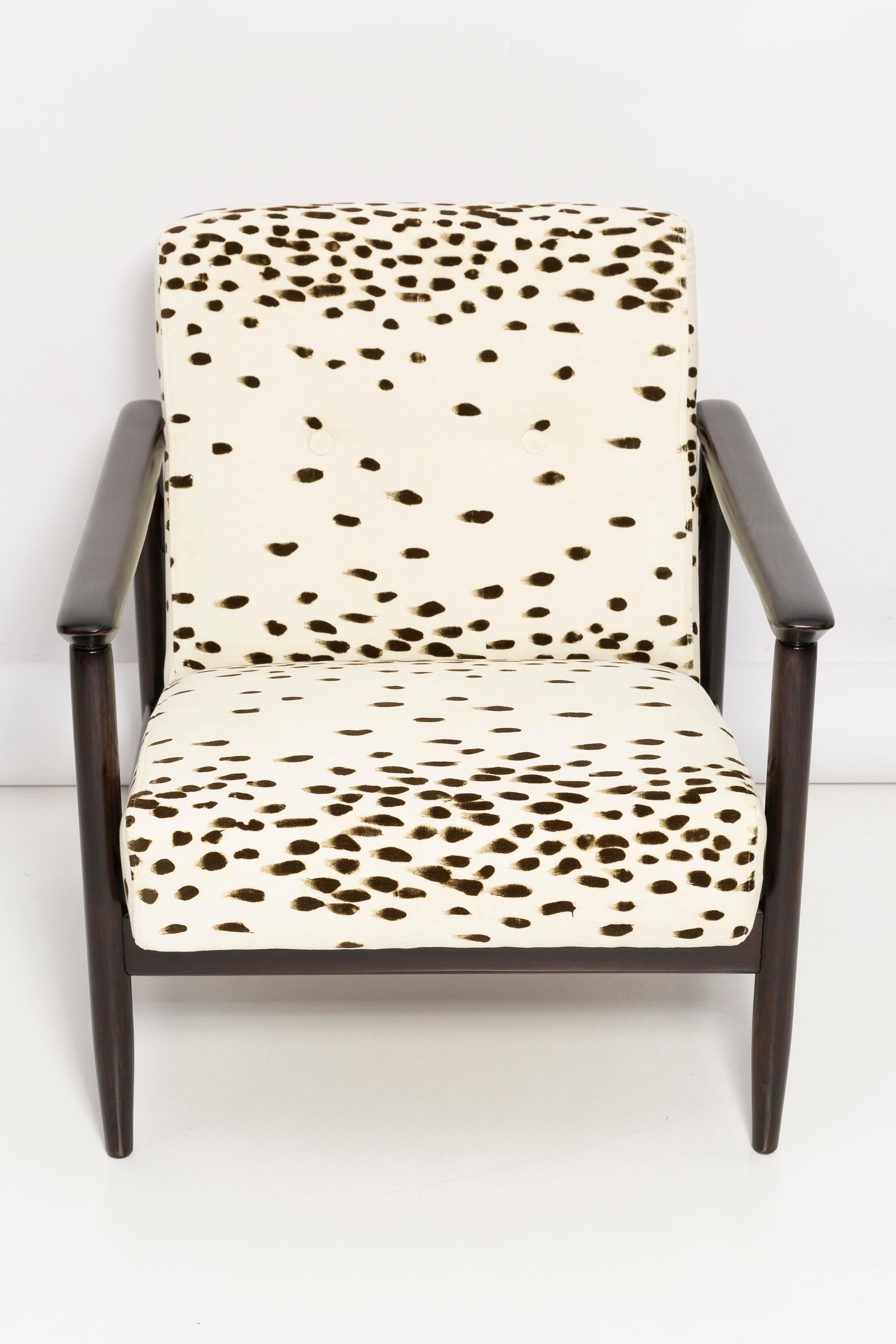 Set of Two Mid Century Dalmatian Velvet Armchairs, by Edmund Homa, Europe, 1960s For Sale 4