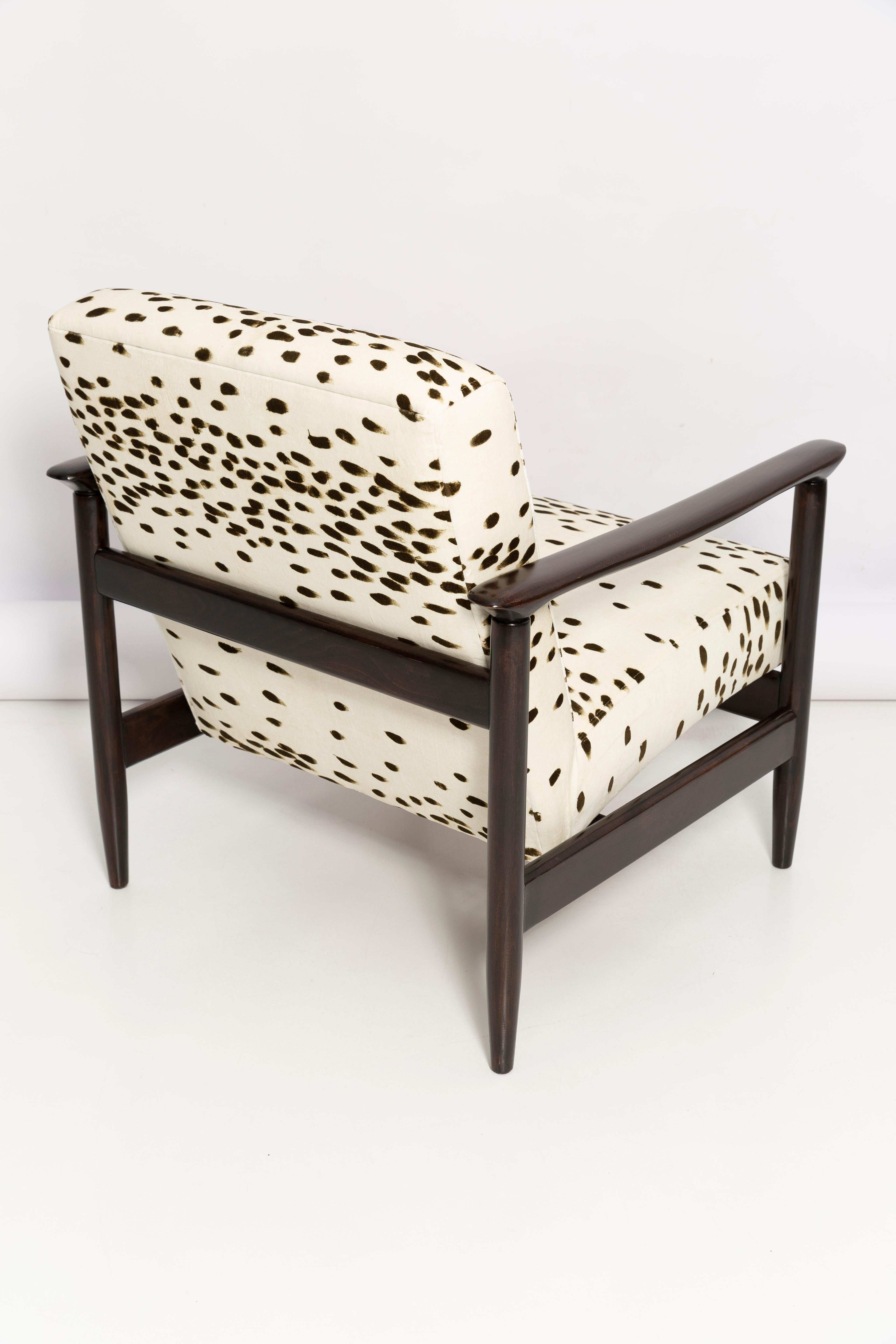 Set of Two Mid Century Dalmatian Velvet Armchairs, by Edmund Homa, Europe, 1960s For Sale 8