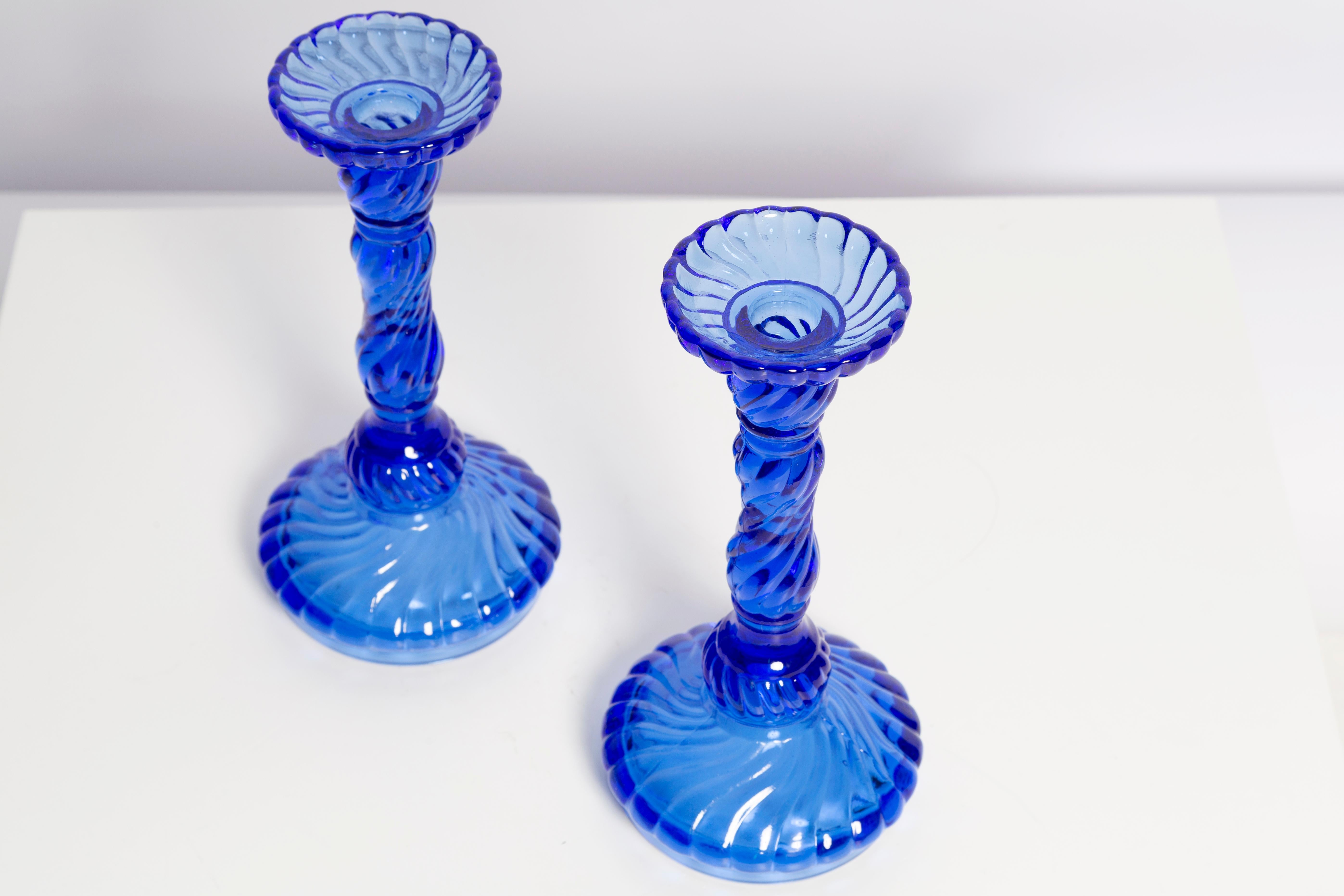 Set of Two Mid-Century Deep Blue Glass Candlesticks, Europe, 1960s In Good Condition For Sale In 05-080 Hornowek, PL