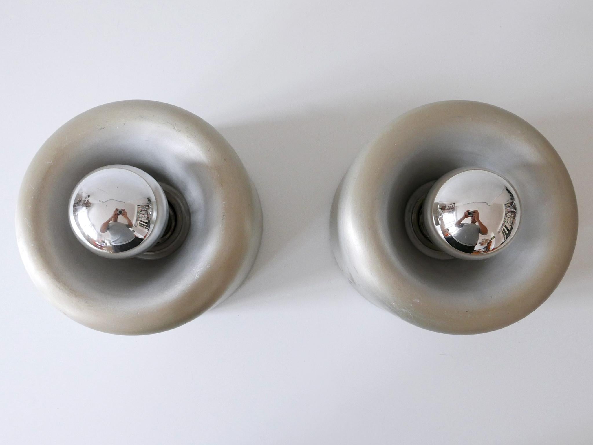 Satz von zwei Mid Century Donut Deckenleuchten oder Sconces von Staff Deutschland 1970er Jahre (Aluminium) im Angebot