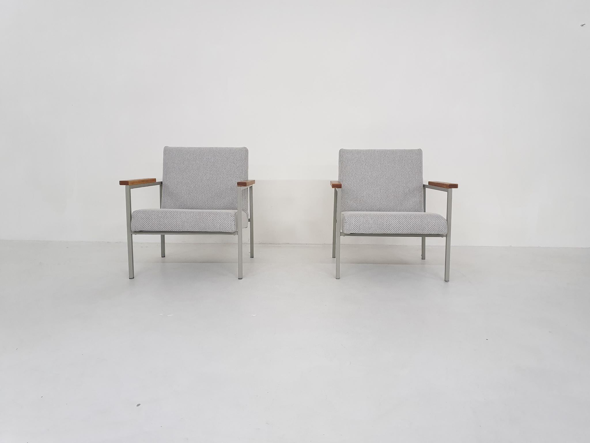 Mid-Century Modern Set of Two Midcentury Dutch Design Lounge Chairs, 1960s For Sale
