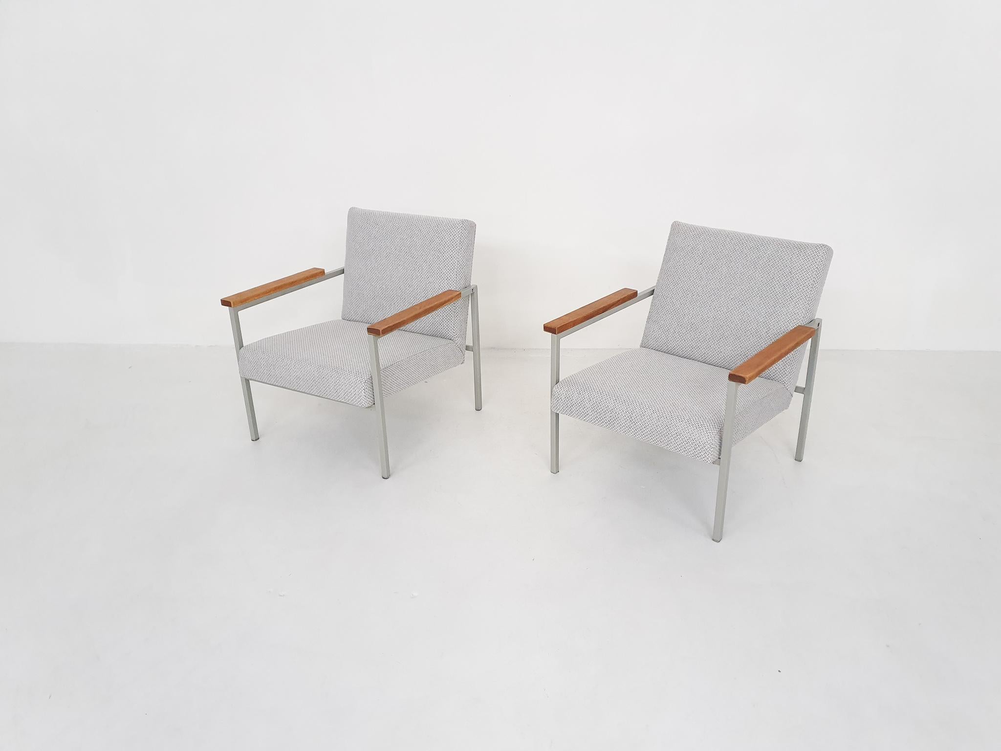 Set of Two Midcentury Dutch Design Lounge Chairs, 1960s In Good Condition For Sale In Amsterdam, NL