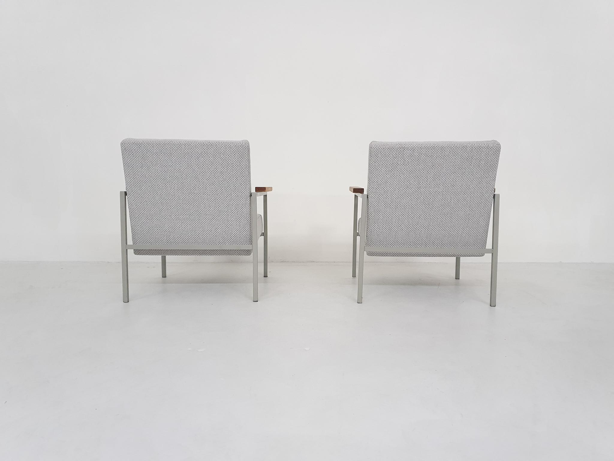 Set of Two Midcentury Dutch Design Lounge Chairs, 1960s For Sale 1