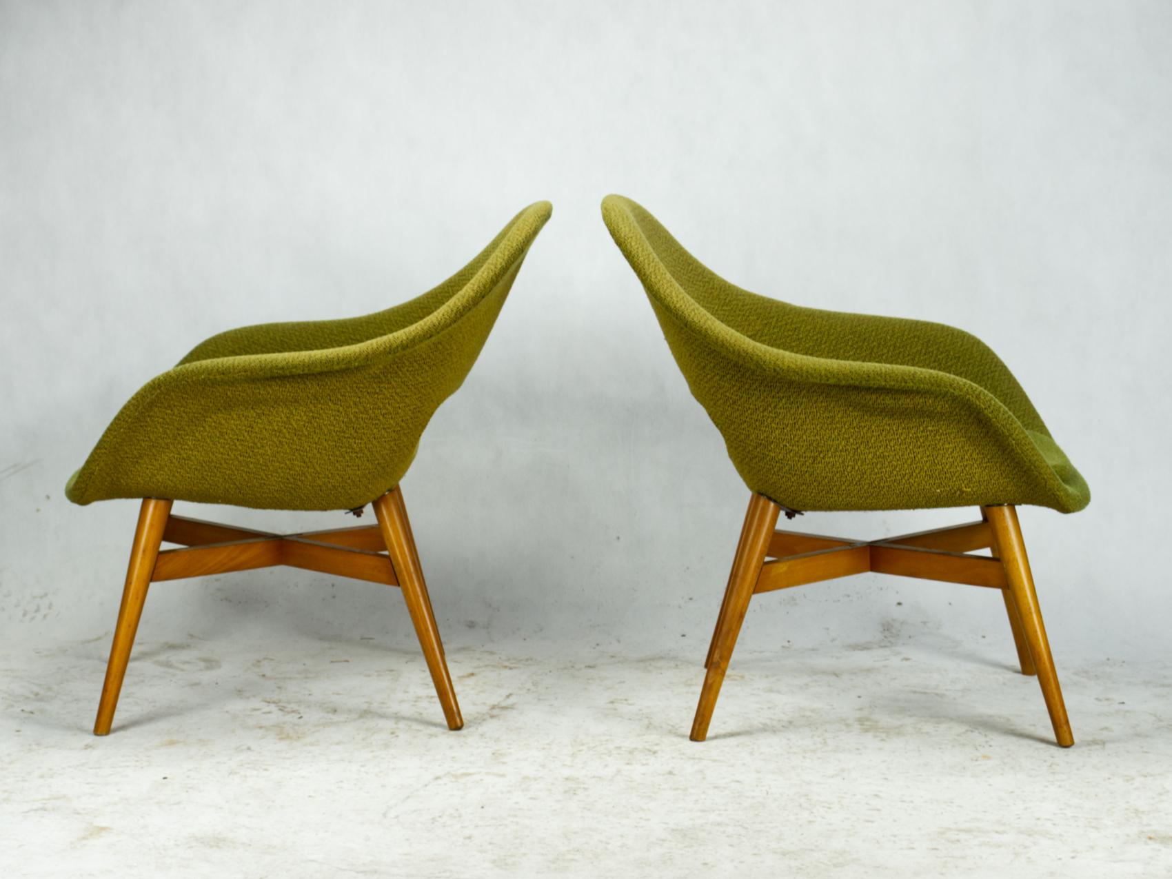 Set of Two Mid Century Easy Chairs by Miroslav Navratil, circa 1960 In Good Condition In Lucenec, SK