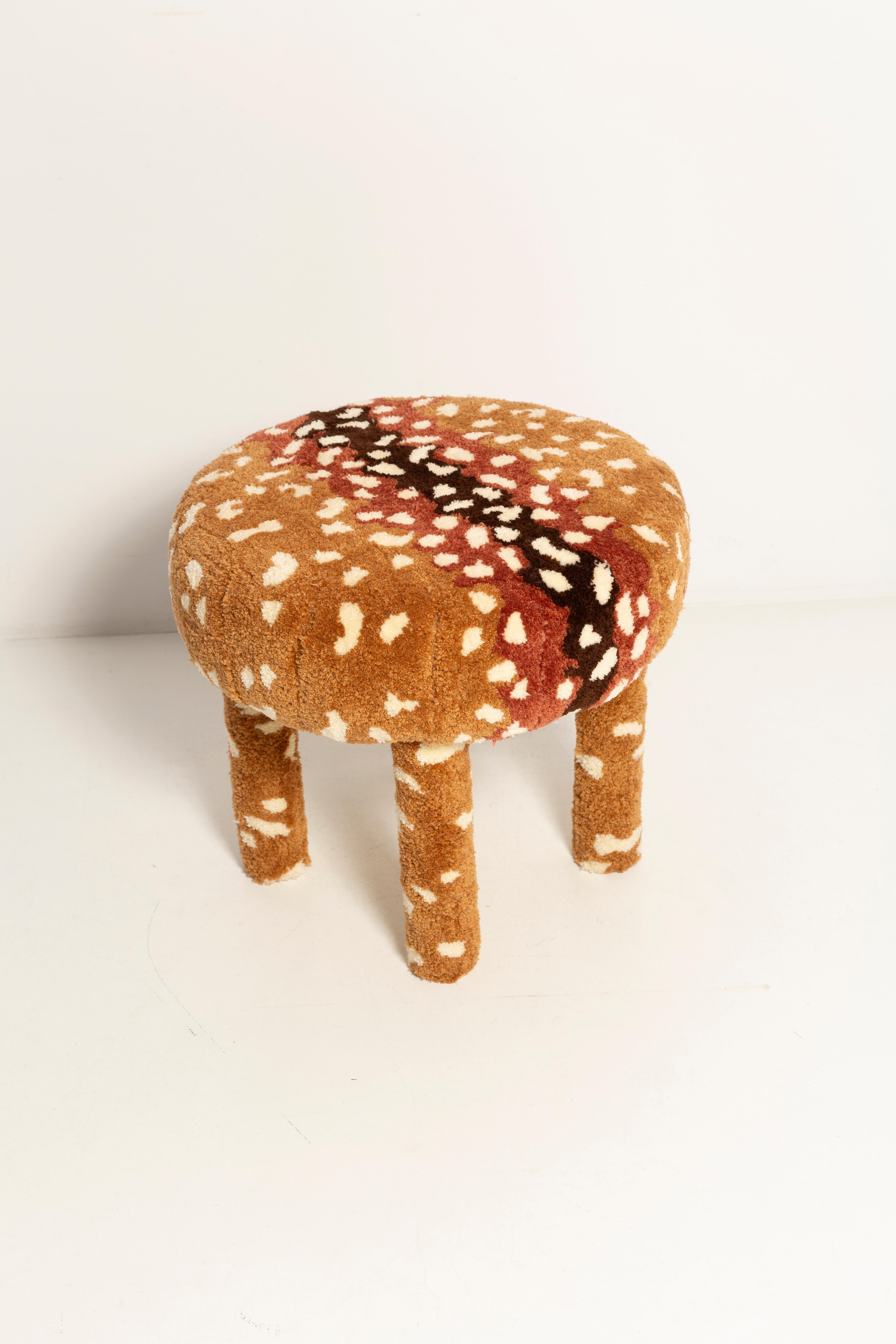 Mid-Century Modern Ensemble de deux tabourets en laine Bambi Roe Deer tuftés à la main, Europe, années 1960 en vente