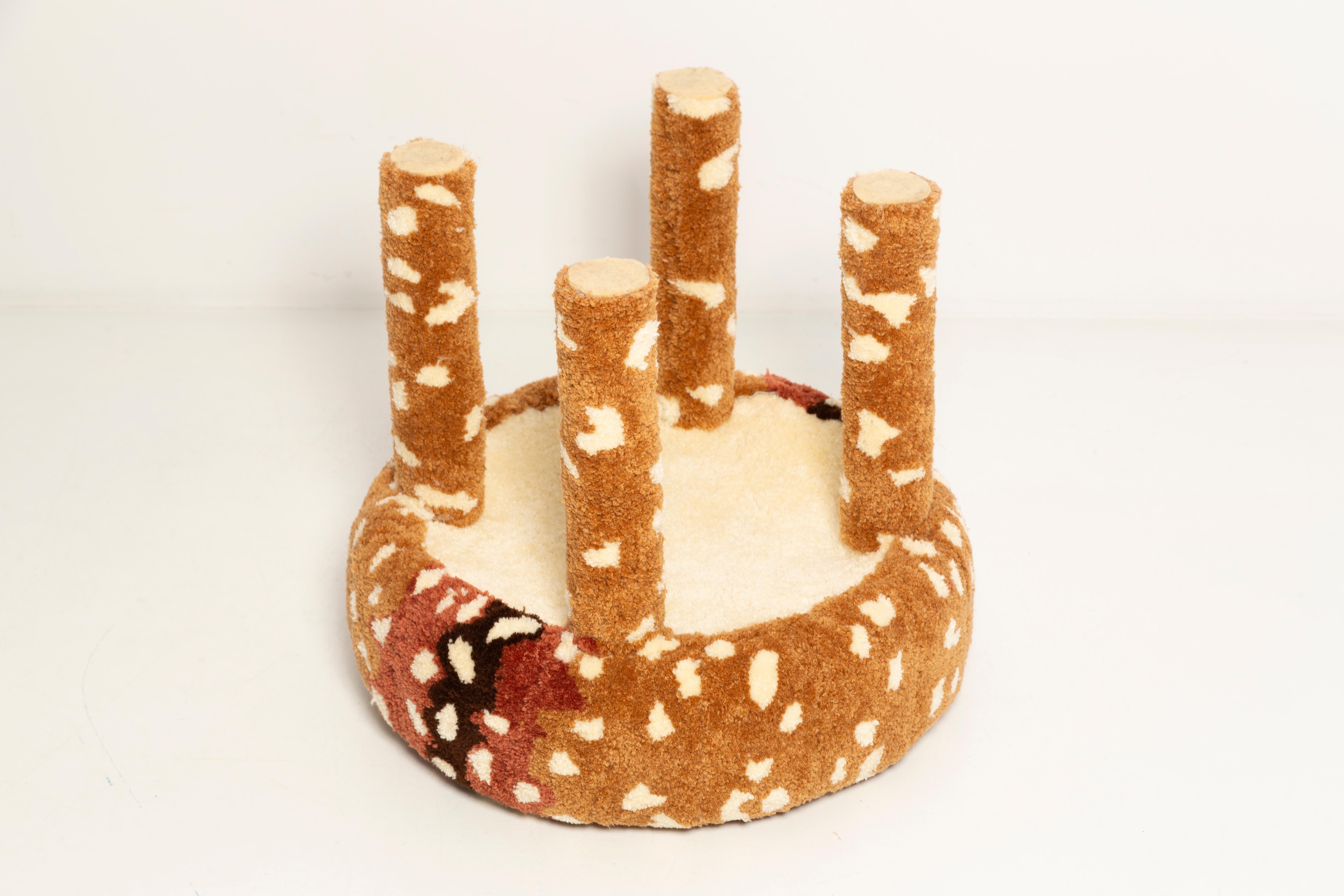 Velours Ensemble de deux tabourets en laine Bambi Roe Deer tuftés à la main, Europe, années 1960 en vente