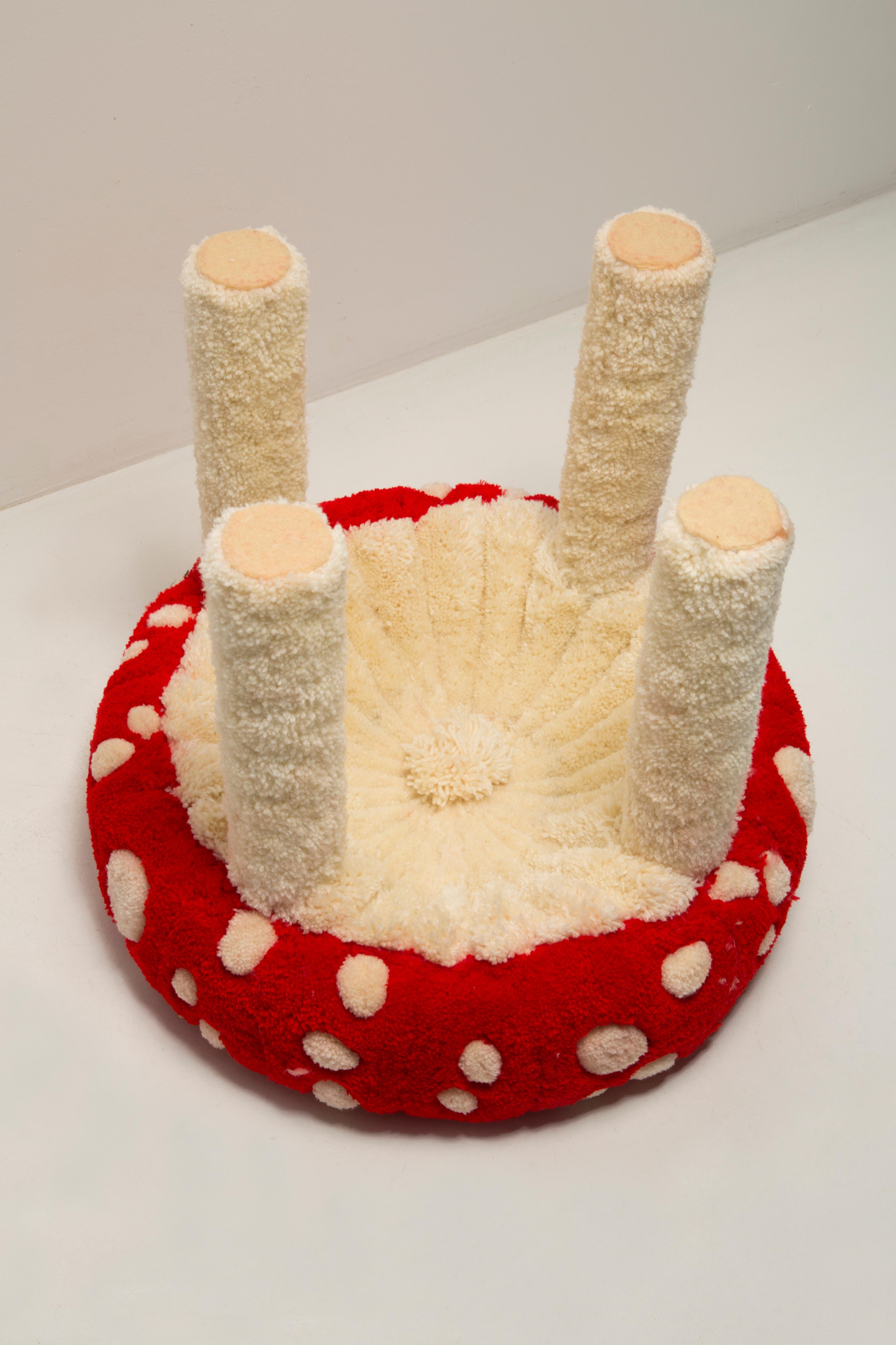 Ensemble de deux tabourets en laine champignon touffetés à la main, Europe, années 1960 en vente 3