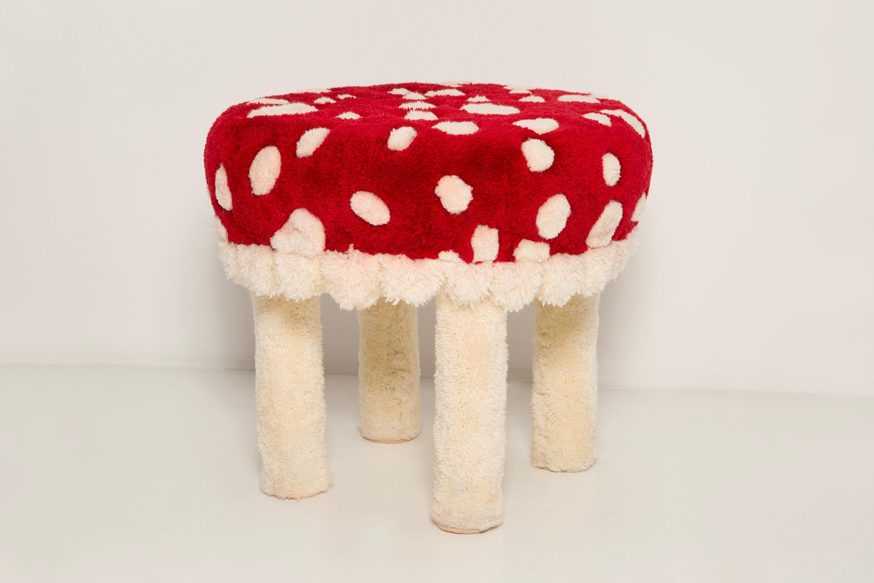 Set of Two Mid Century Hand Tufting Mushroom Wool Stools, Europe, 1960s For Sale 10