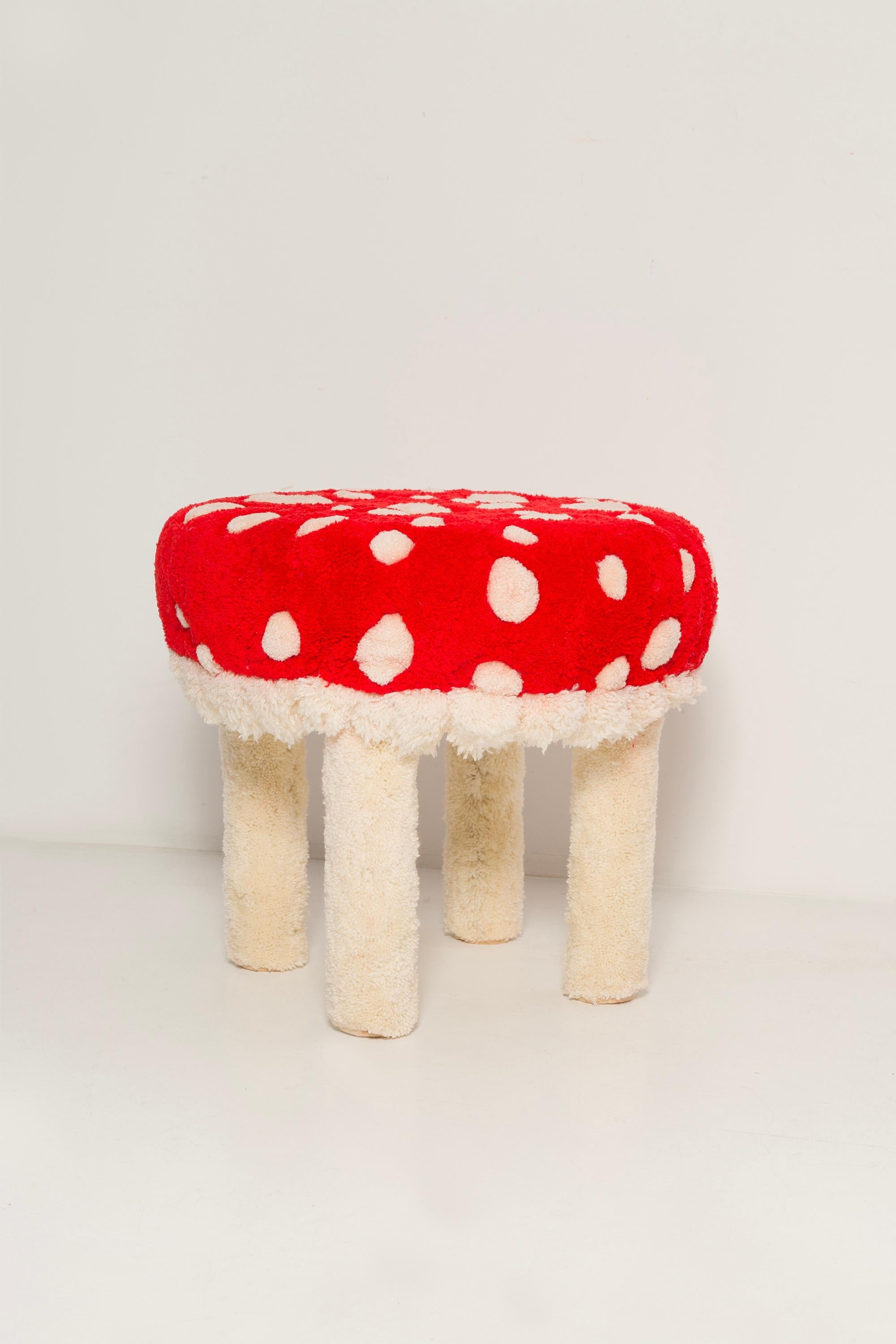Set of Two Mid Century Hand Tufting Mushroom Wool Stools, Europe, 1960s In Excellent Condition For Sale In 05-080 Hornowek, PL