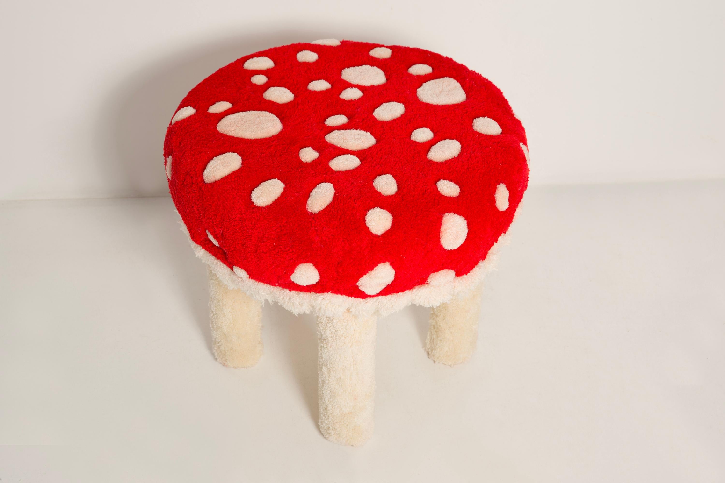 Set of Two Mid Century Hand Tufting Mushroom Wool Stools, Europe, 1960s For Sale 1