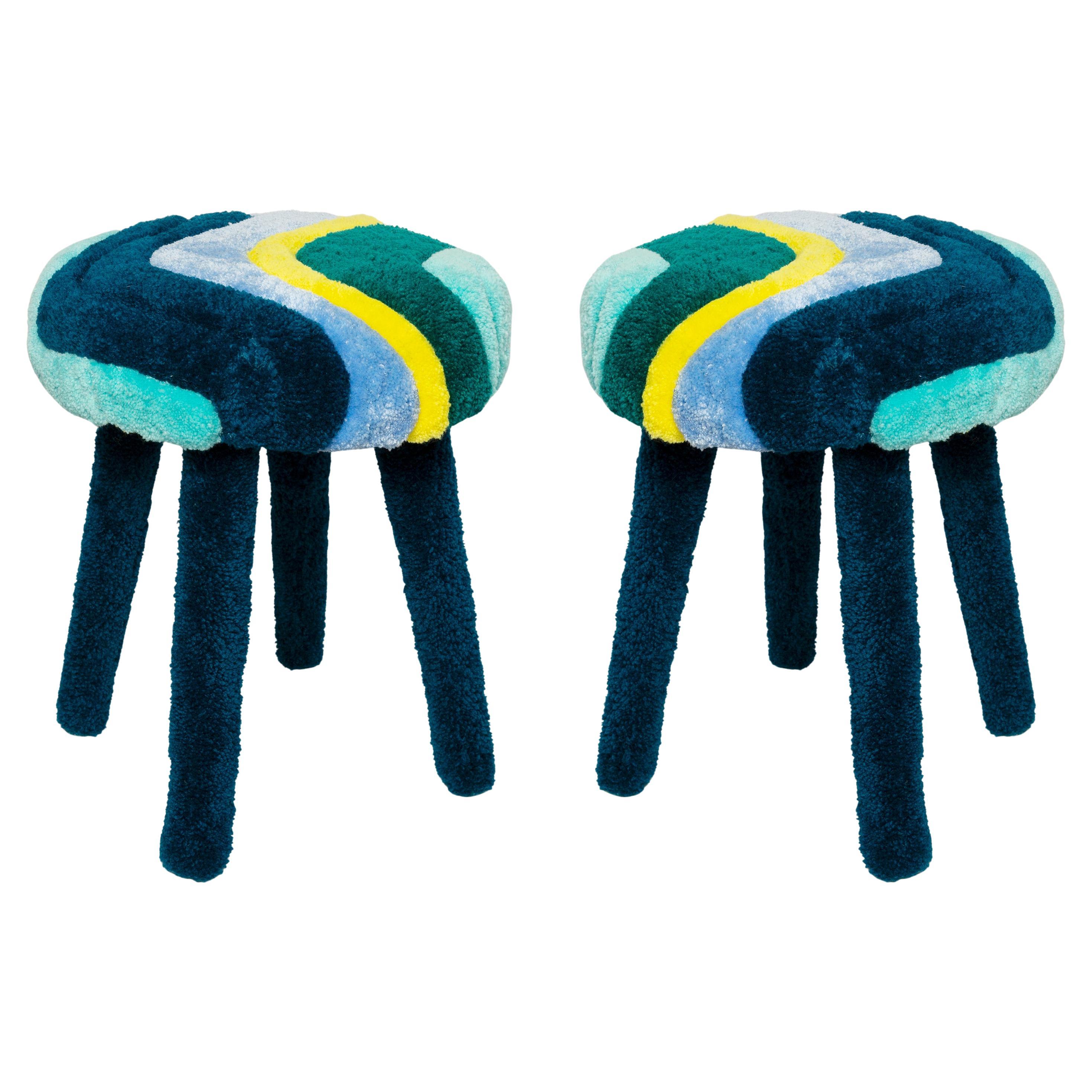 Ensemble de deux tabourets en laine touffetée du milieu du siècle, Europe, 1960