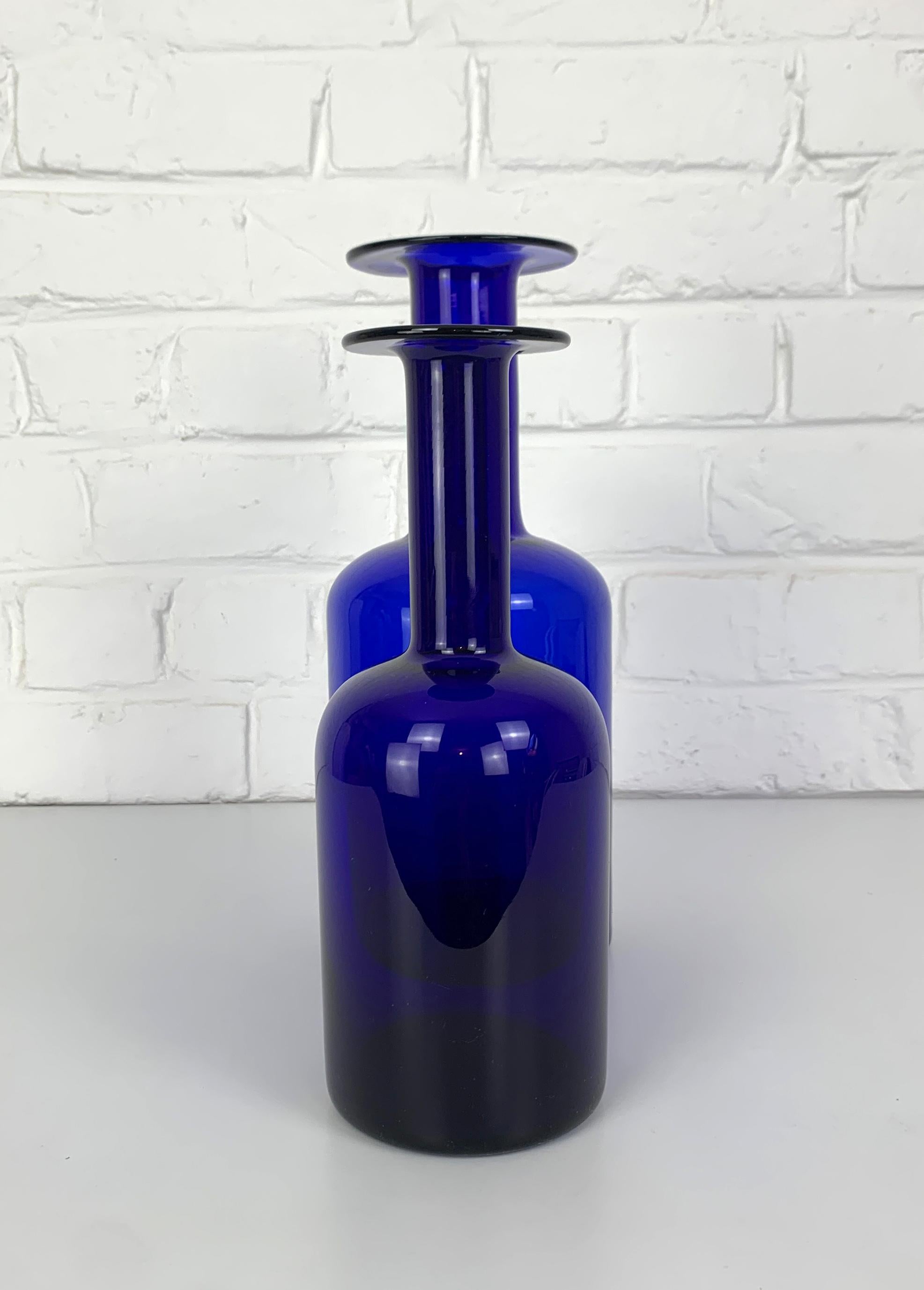 Set of two Mid-century Holmegaard Gulv Vases by Otto Brauer in Cobalt Blue Glass For Sale 6
