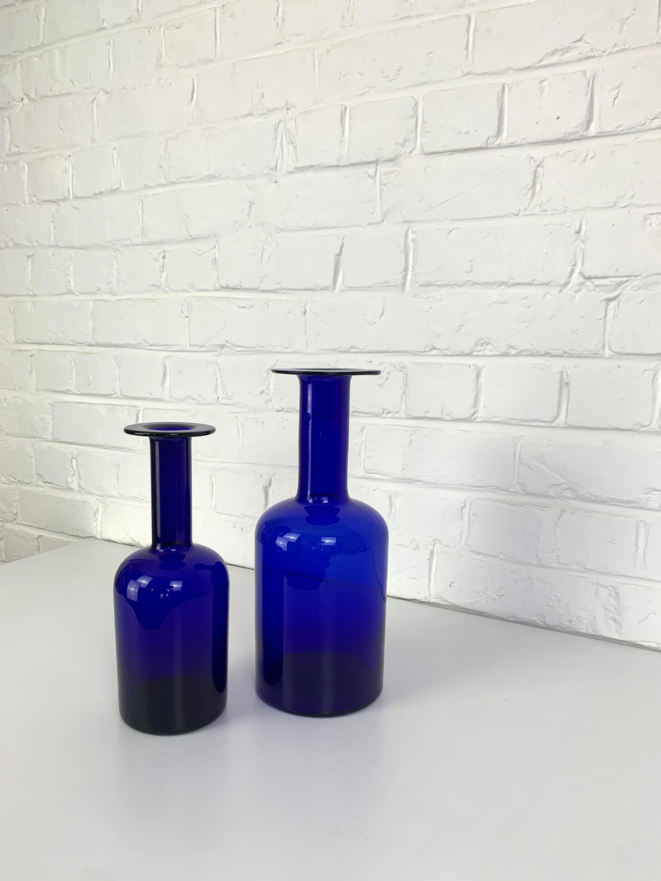 Danish Set of two Mid-century Holmegaard Gulv Vases by Otto Brauer in Cobalt Blue Glass For Sale
