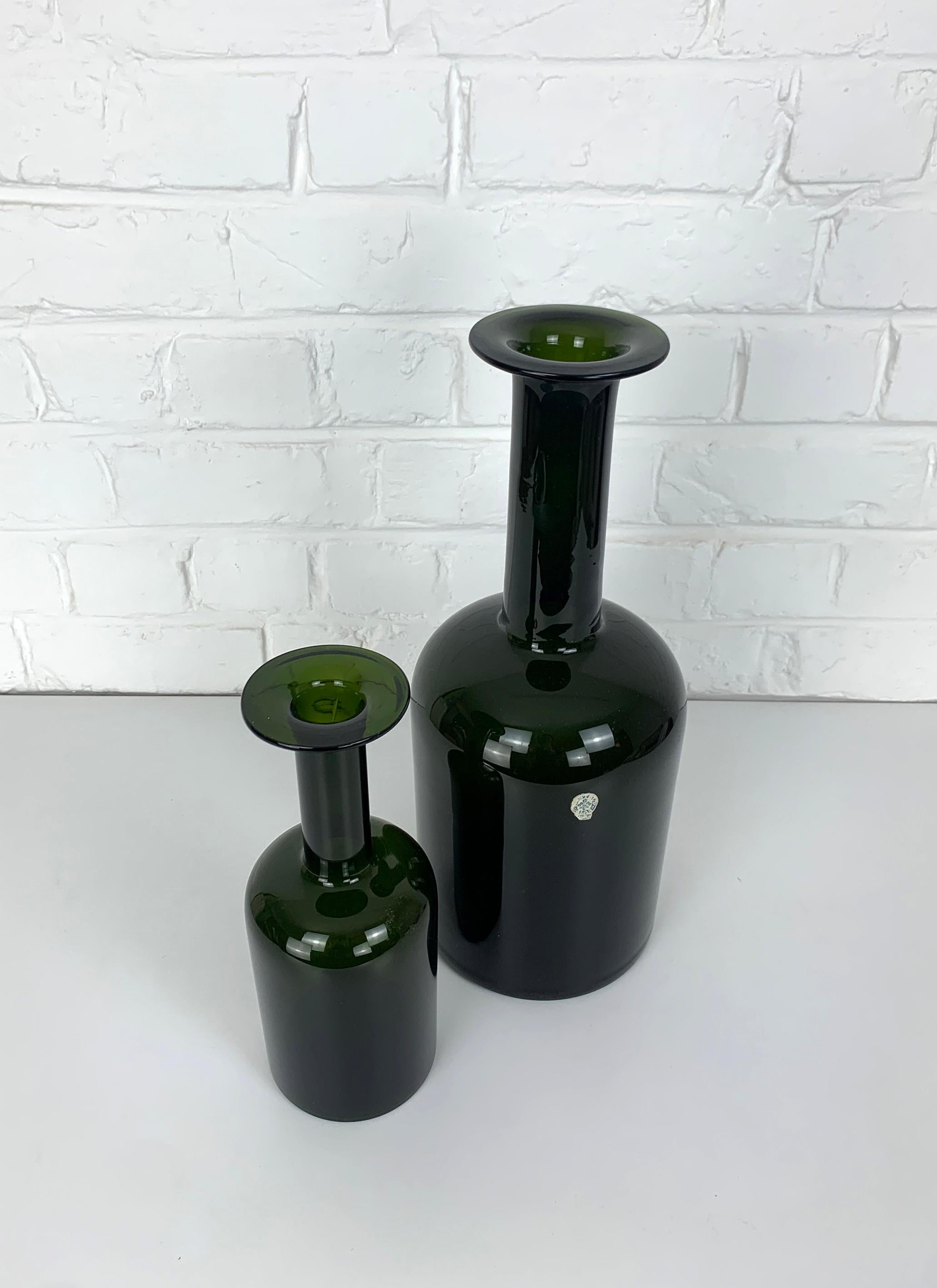 Scandinavian Modern Set of two Mid-Century Holmegaard Gulv Vases by Otto Brauer in Olive Green Glass For Sale