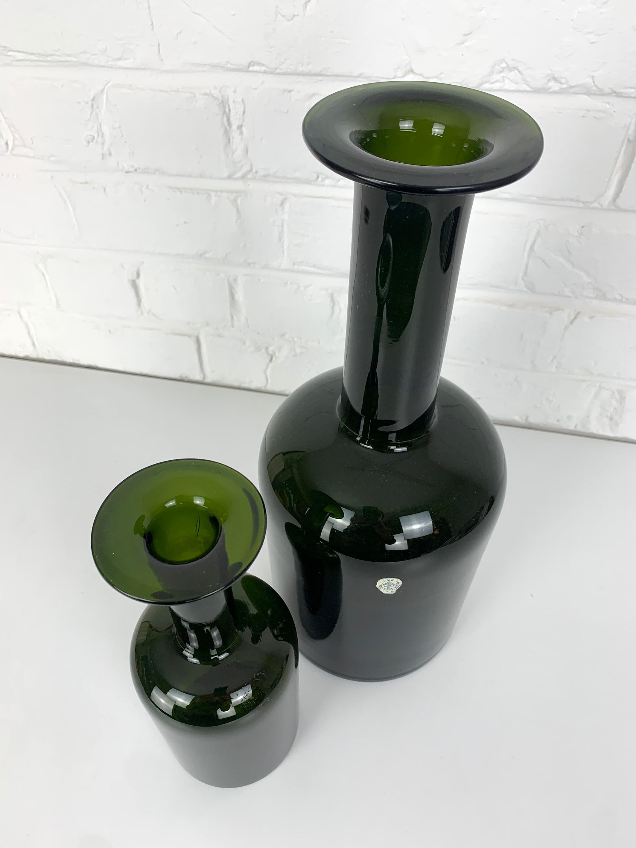 Set von zwei Holmegaard Gulv-Vasen aus der Mitte des Jahrhunderts von Otto Brauer aus olivgrünem Glas im Angebot 2