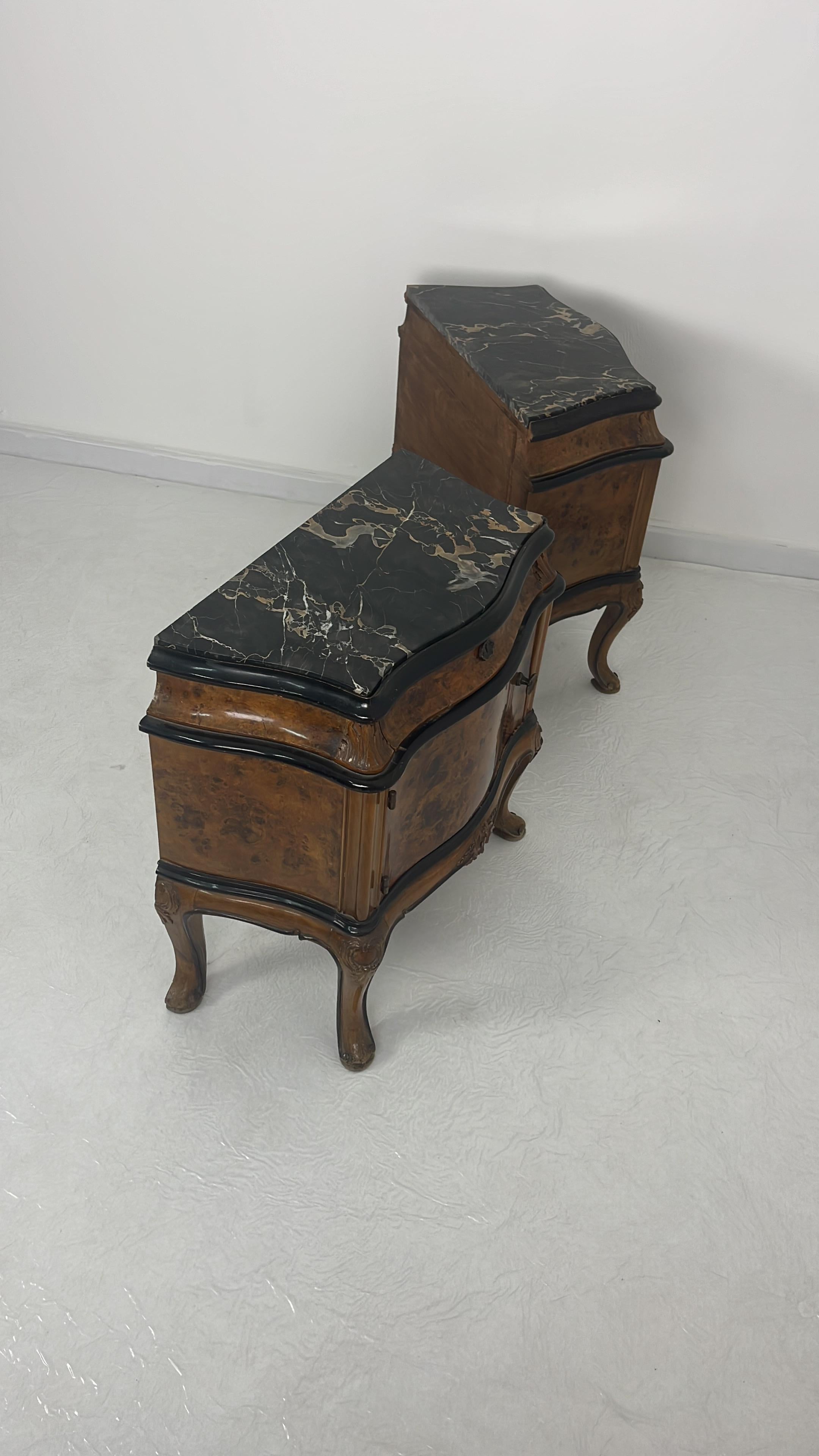 Set di due comodini italiani di metà secolo con piani in marmo, anni '50 in vendita 5