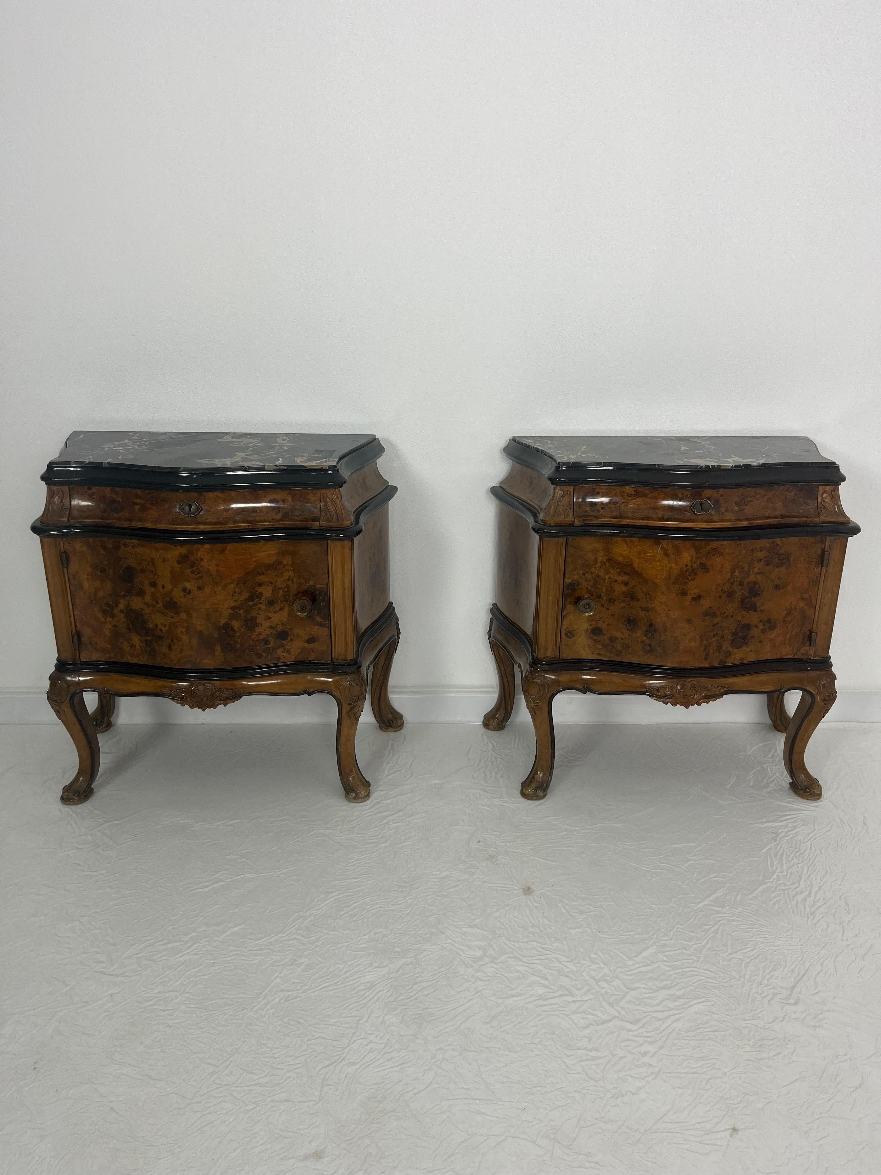 Set di due comodini italiani di metà secolo con piani in marmo, anni '50 in vendita 3