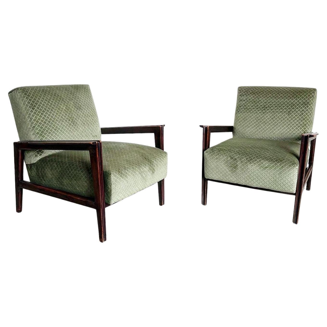 Set of two Mid Century Modern armchairs in walnut and green velvet upholstery For Sale
