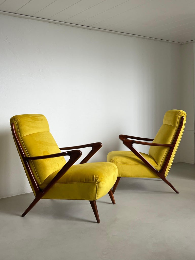 Paar Vintage-Sessel aus leuchtend gelbem Samt, 1950er Jahre Mid Century Italian im Angebot bei 1stDibs Deutschland
