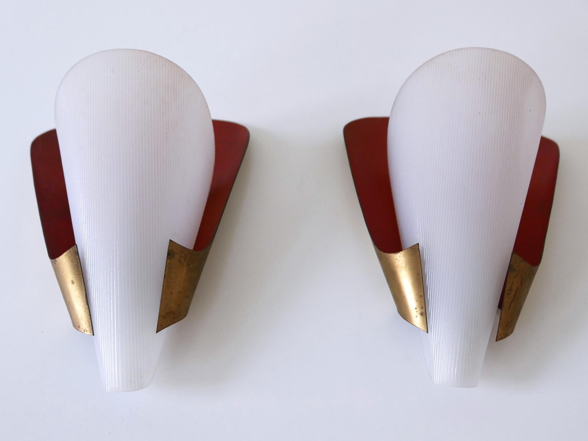 Set of Two Mid-Century Modern Brass & Lucite Sconces Germany 1960s For Sale 5
