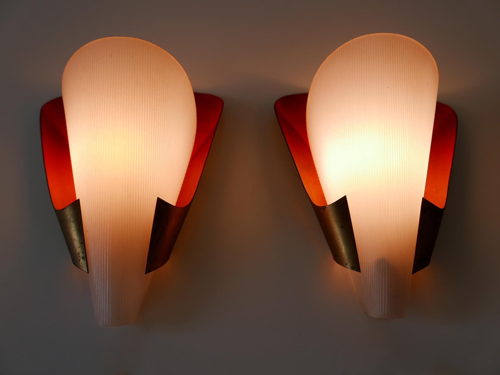 Set of Two Mid-Century Modern Brass & Lucite Sconces Germany 1960s For Sale 6