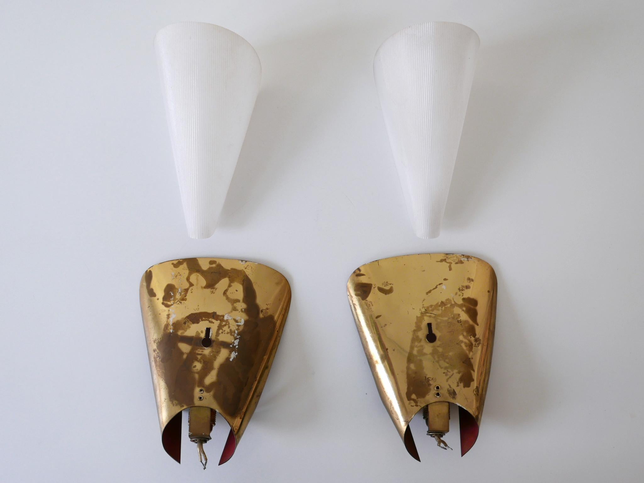 Set of Two Mid-Century Modern Brass & Lucite Sconces Germany 1960s For Sale 15