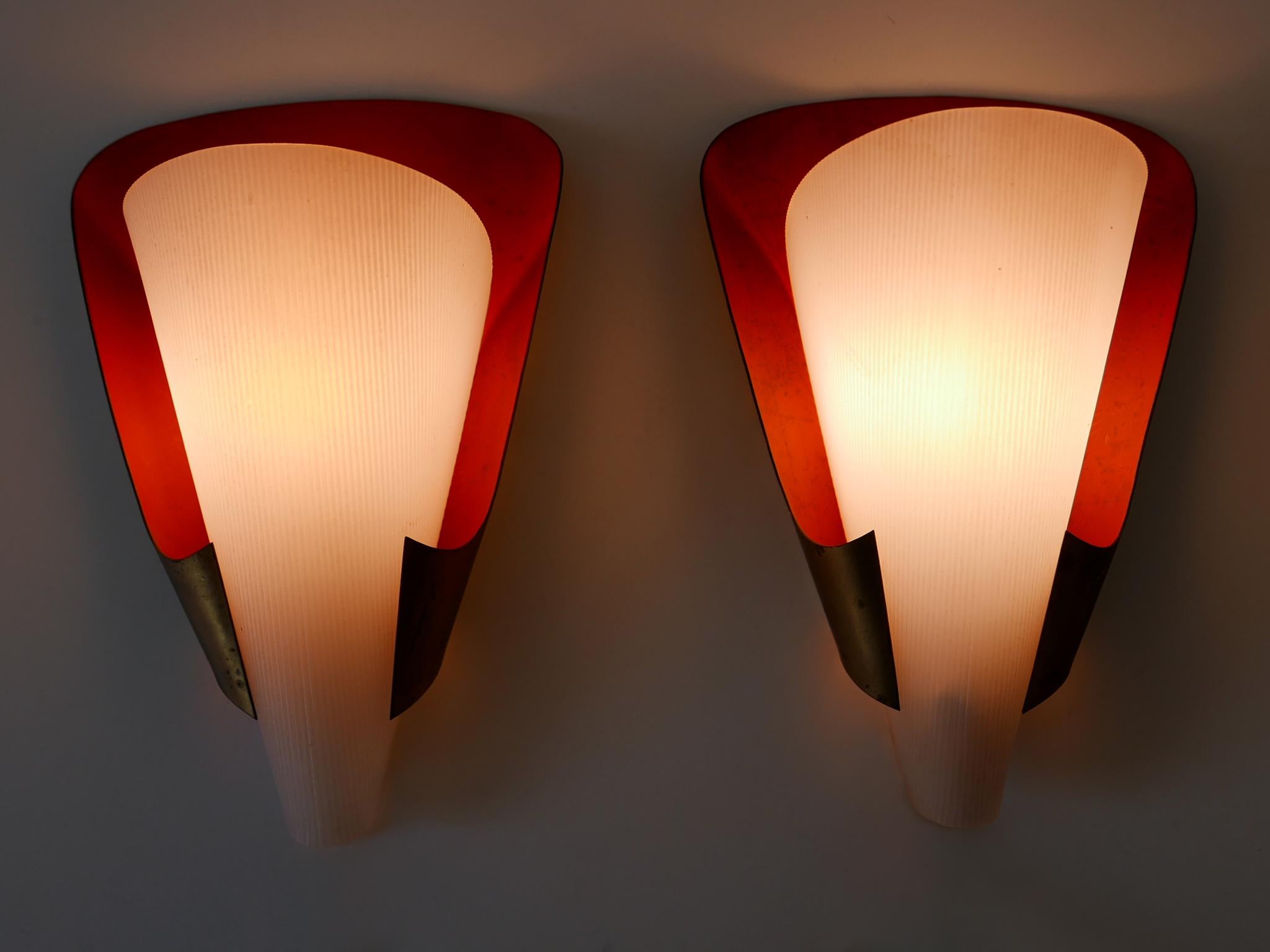 Set of Two Mid-Century Modern Brass & Lucite Sconces Germany 1960s In Good Condition For Sale In Munich, DE