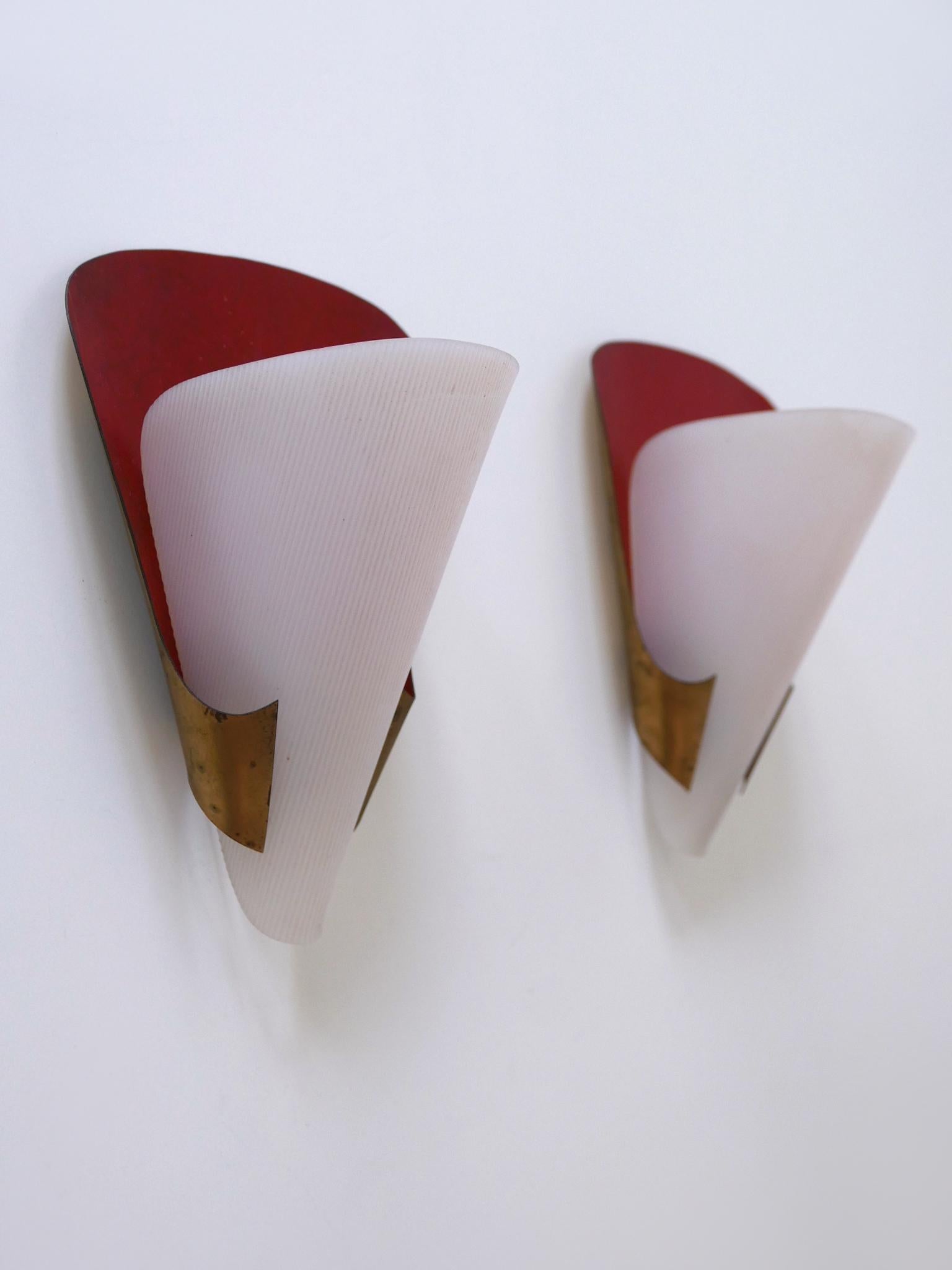 Set di due lampade in ottone e lucite della modernità di metà secolo Germania anni '60 In condizioni buone in vendita a Munich, DE