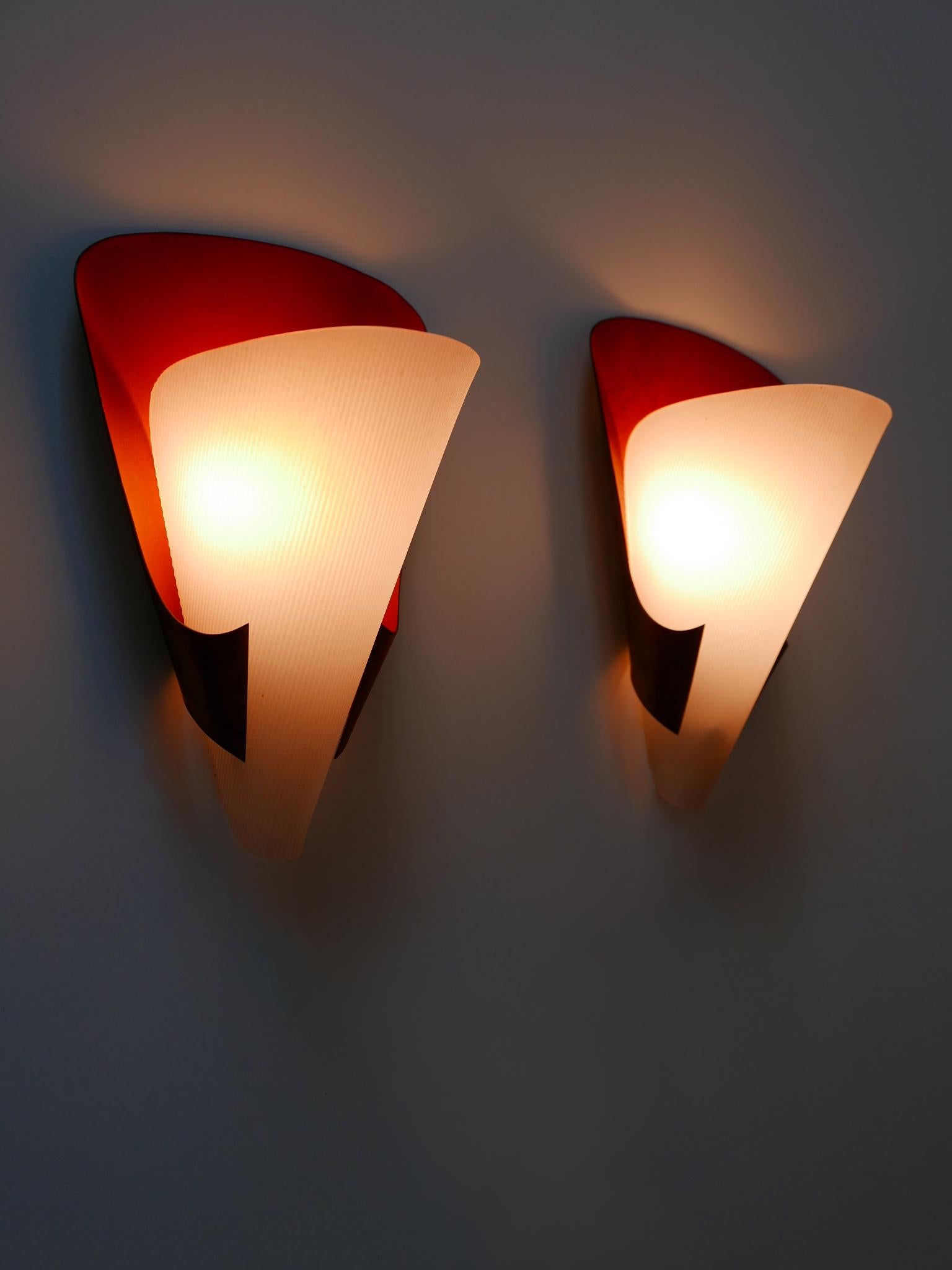 Set of Two Mid-Century Modern Brass & Lucite Sconces Germany 1960s For Sale 2