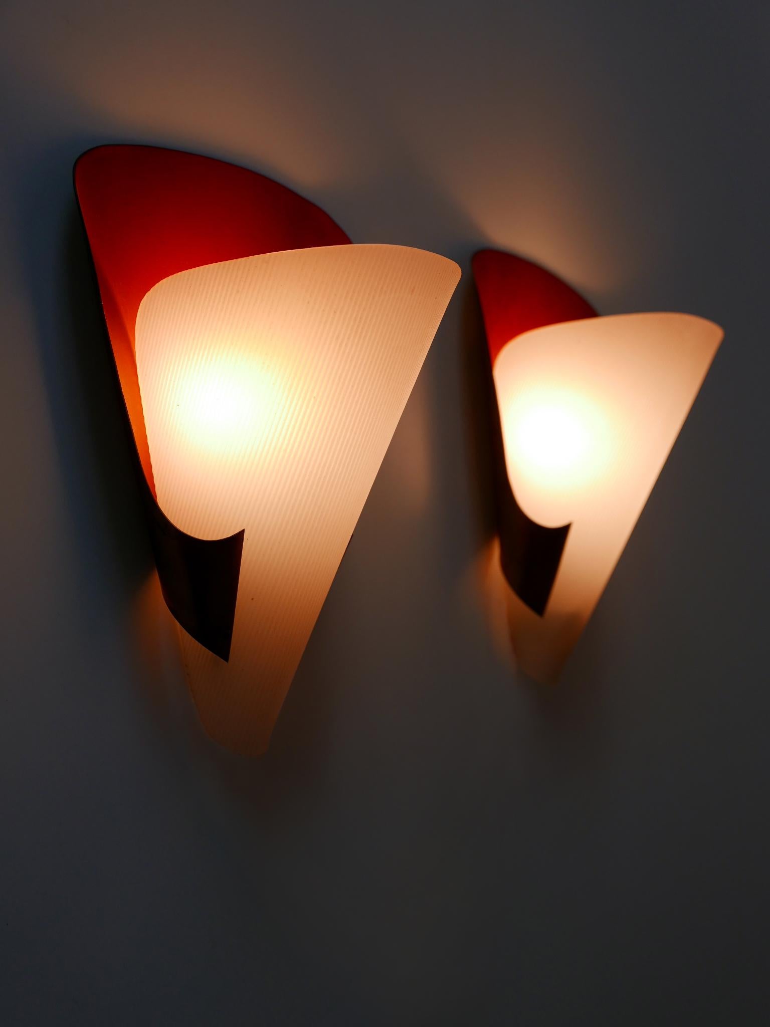 Set of Two Mid-Century Modern Brass & Lucite Sconces Germany 1960s For Sale 4