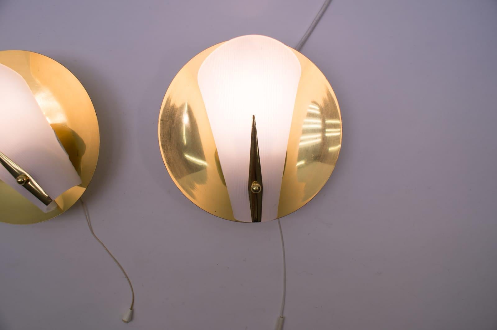 Set of Two Mid-Century Modern Brass Wall Lamps or Sconces, 1950s For Sale 5
