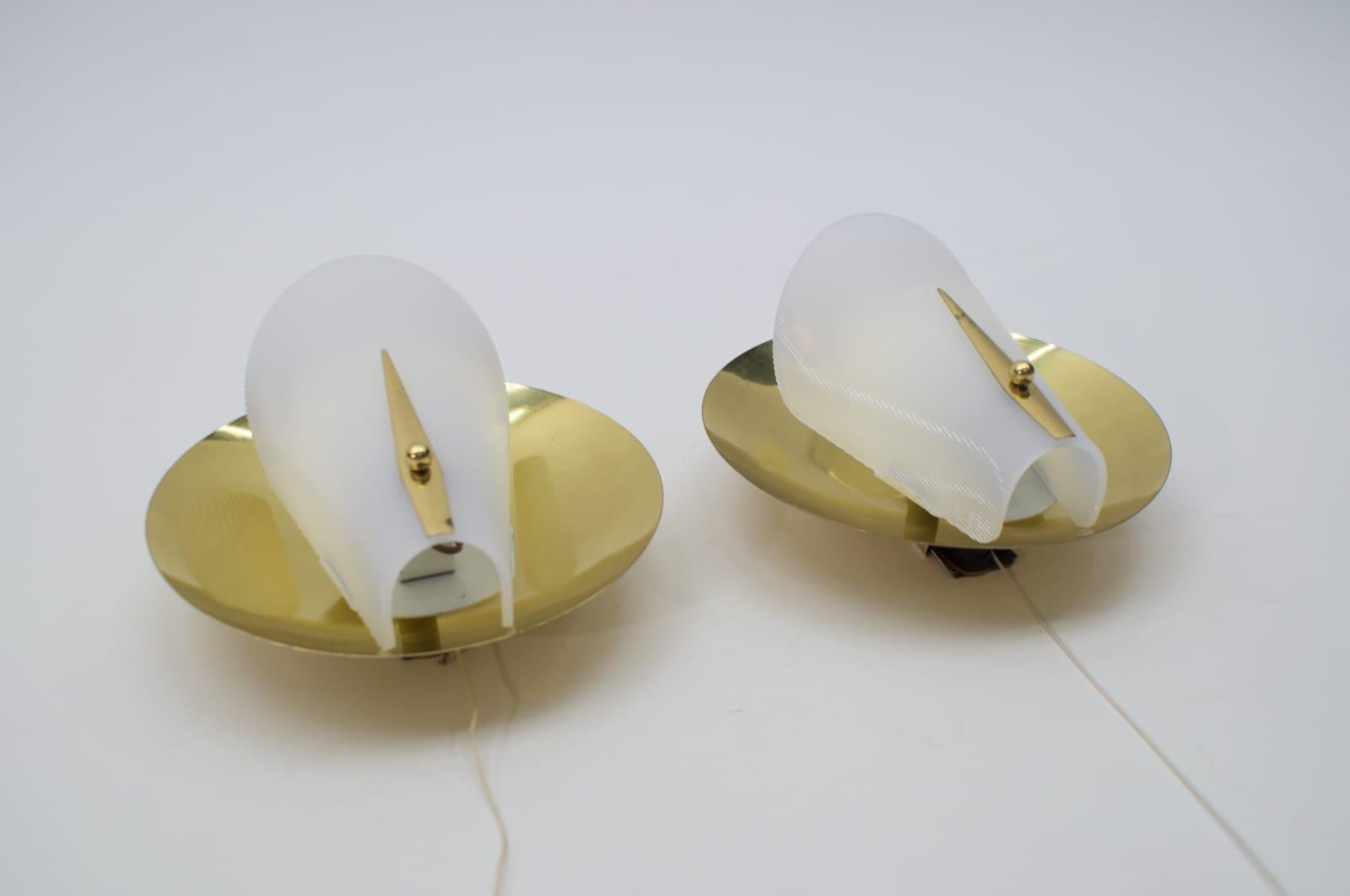 Set of Two Mid-Century Modern Brass Wall Lamps or Sconces, 1950s For Sale 6