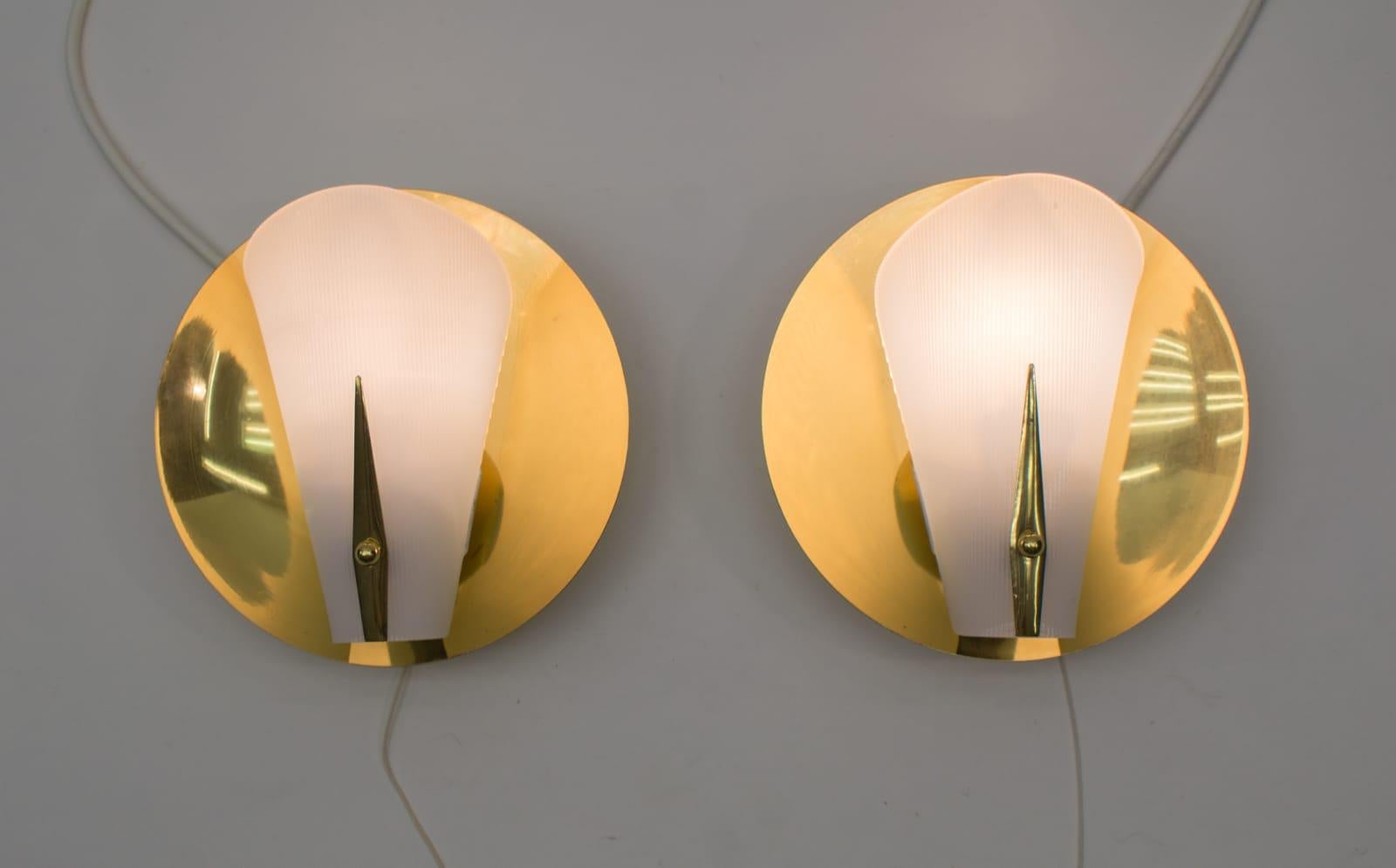 German Set of Two Mid-Century Modern Brass Wall Lamps or Sconces, 1950s For Sale