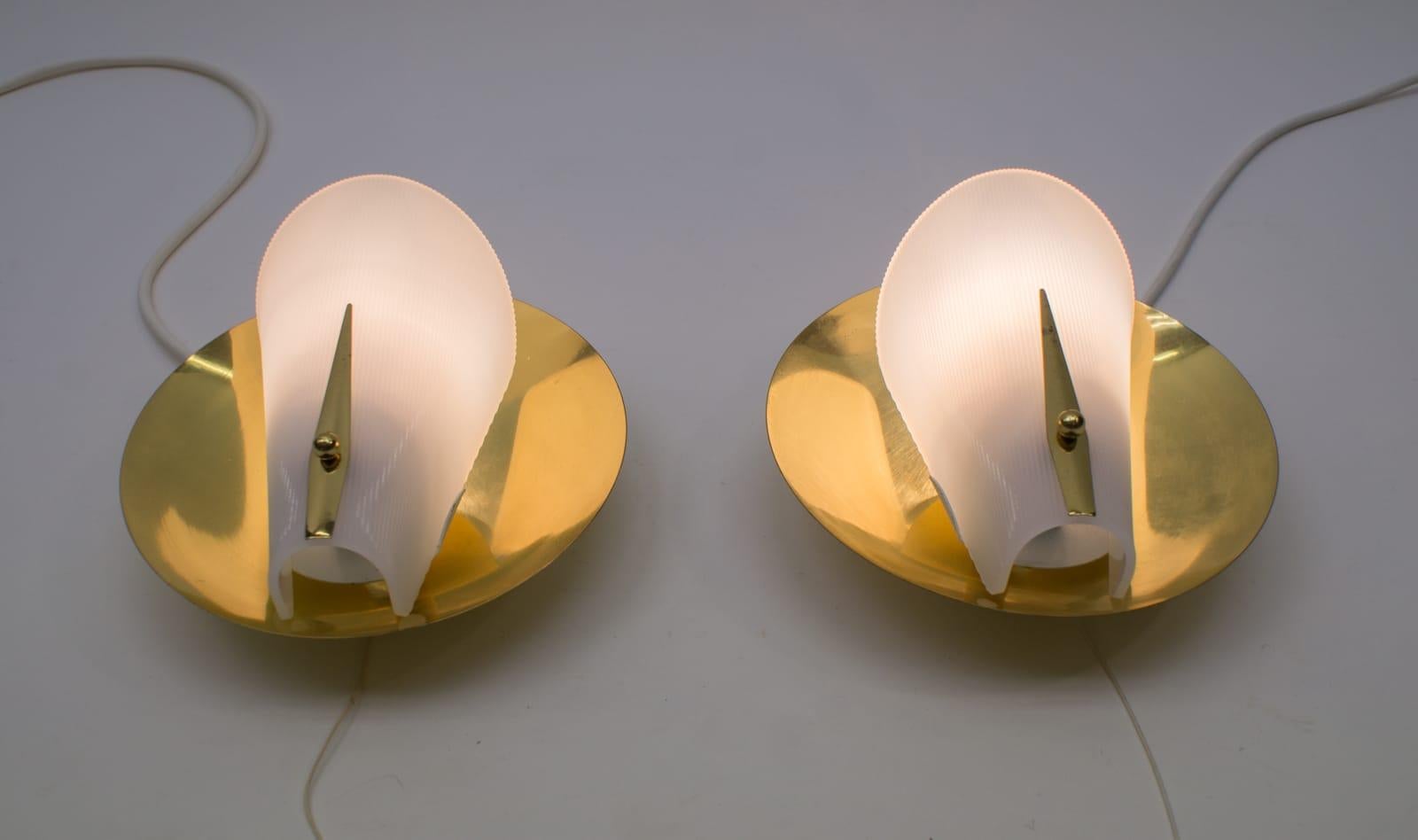 Set of Two Mid-Century Modern Brass Wall Lamps or Sconces, 1950s In Good Condition For Sale In Nürnberg, Bayern