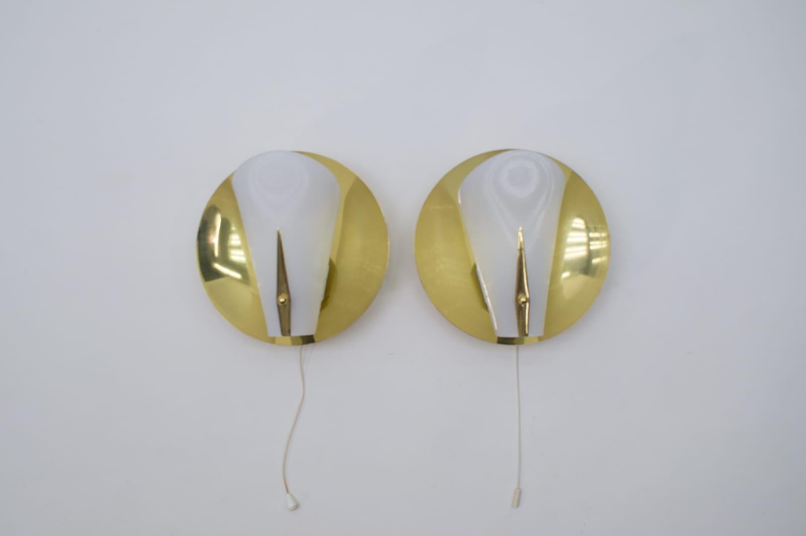 Mid-20th Century Set of Two Mid-Century Modern Brass Wall Lamps or Sconces, 1950s For Sale