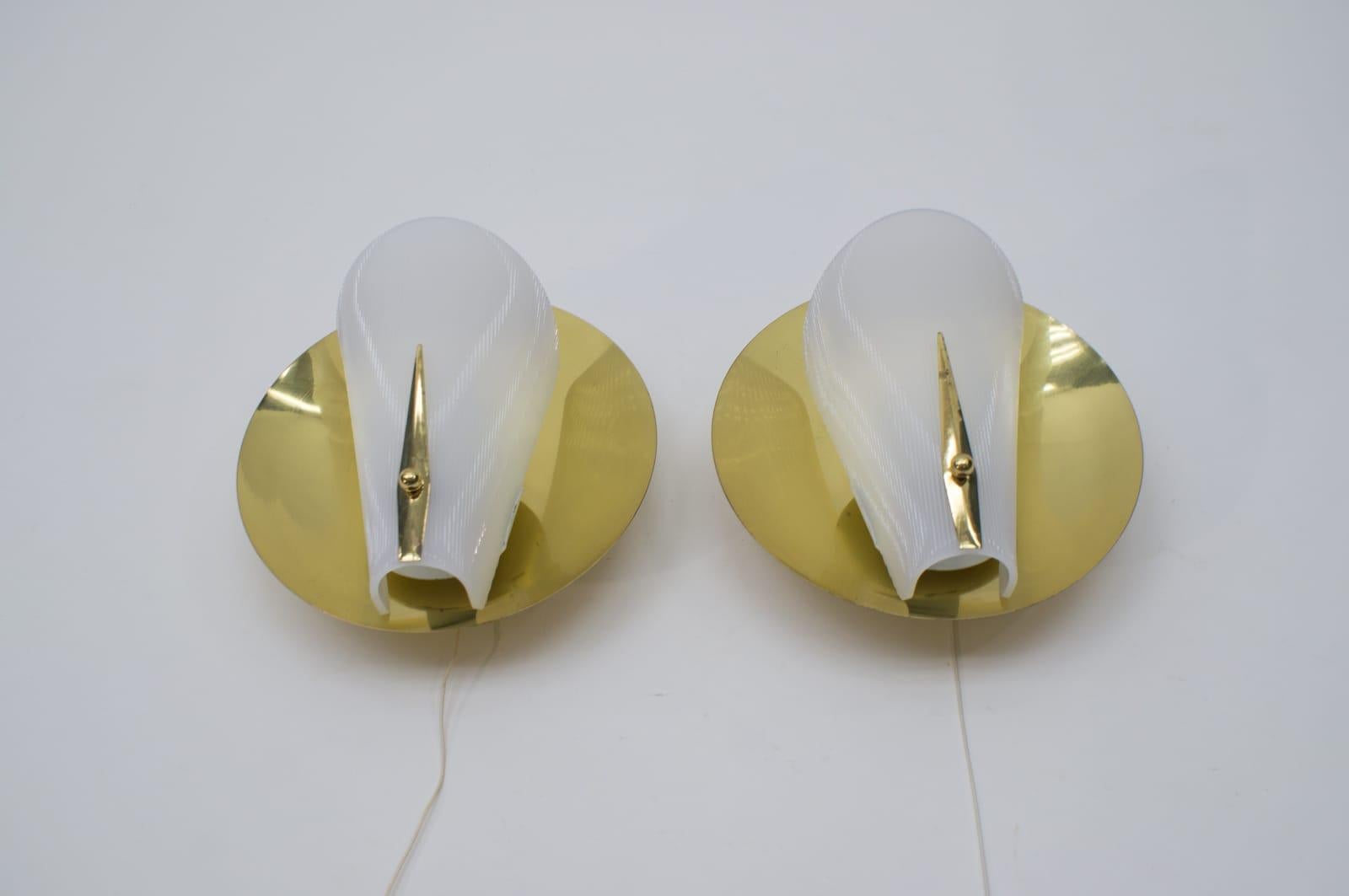 Set of Two Mid-Century Modern Brass Wall Lamps or Sconces, 1950s For Sale 2