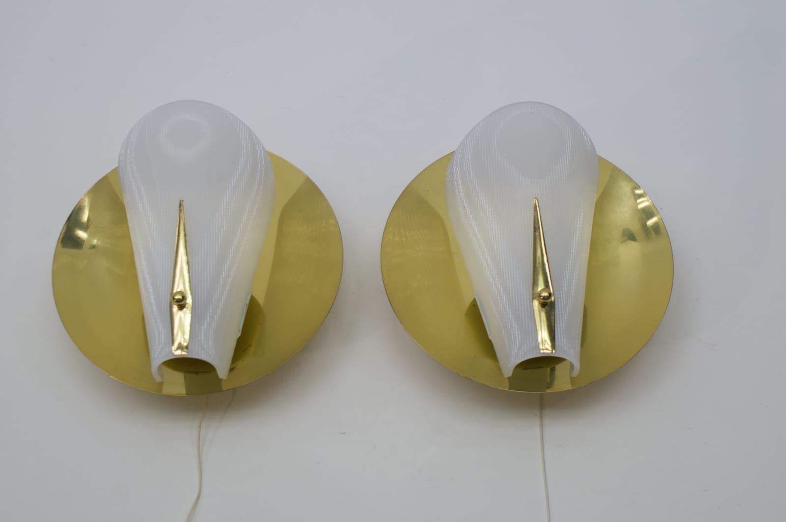 Set of Two Mid-Century Modern Brass Wall Lamps or Sconces, 1950s For Sale 4