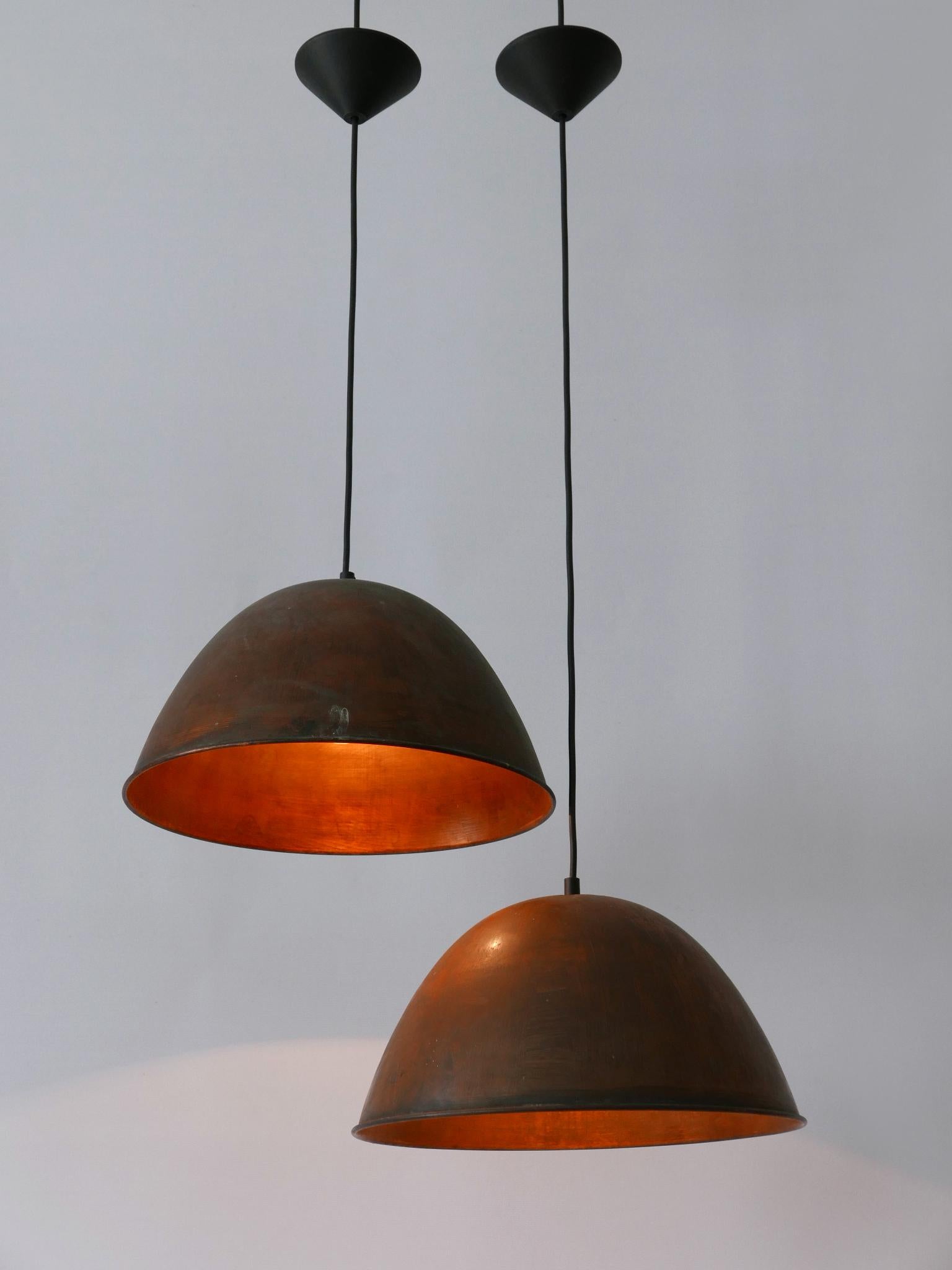 Set di due lampade a sospensione in rame della modernità di metà secolo 1950 in vendita 3