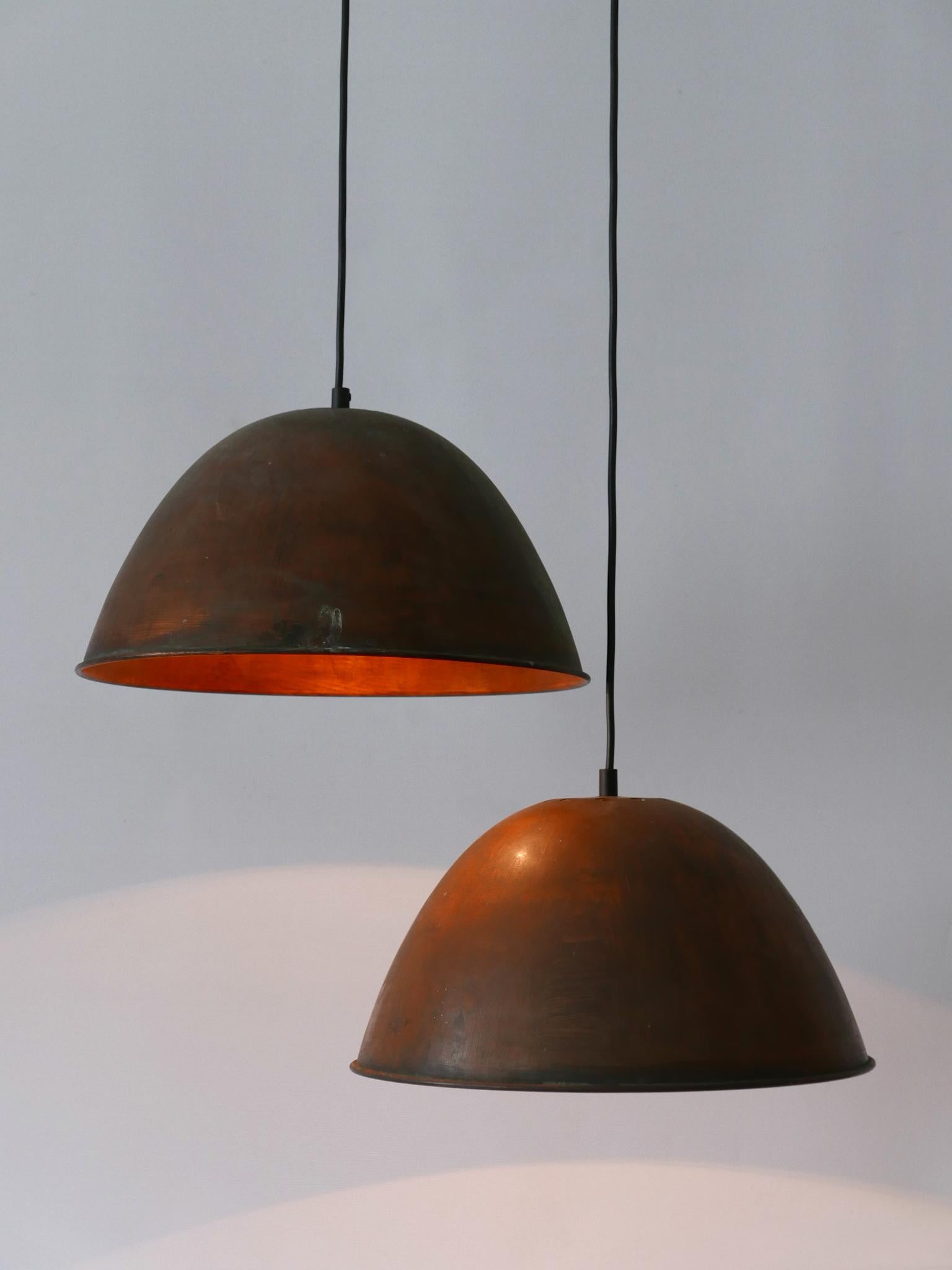 Rare, eleganti e altamente decorative lampade a sospensione o luci a sospensione in rame del Mid-Century Modern. Progettato e prodotto in Germania, negli anni '50.

Realizzata in rame, ogni lampada a sospensione è dotata di 1 portalampada a vite E27